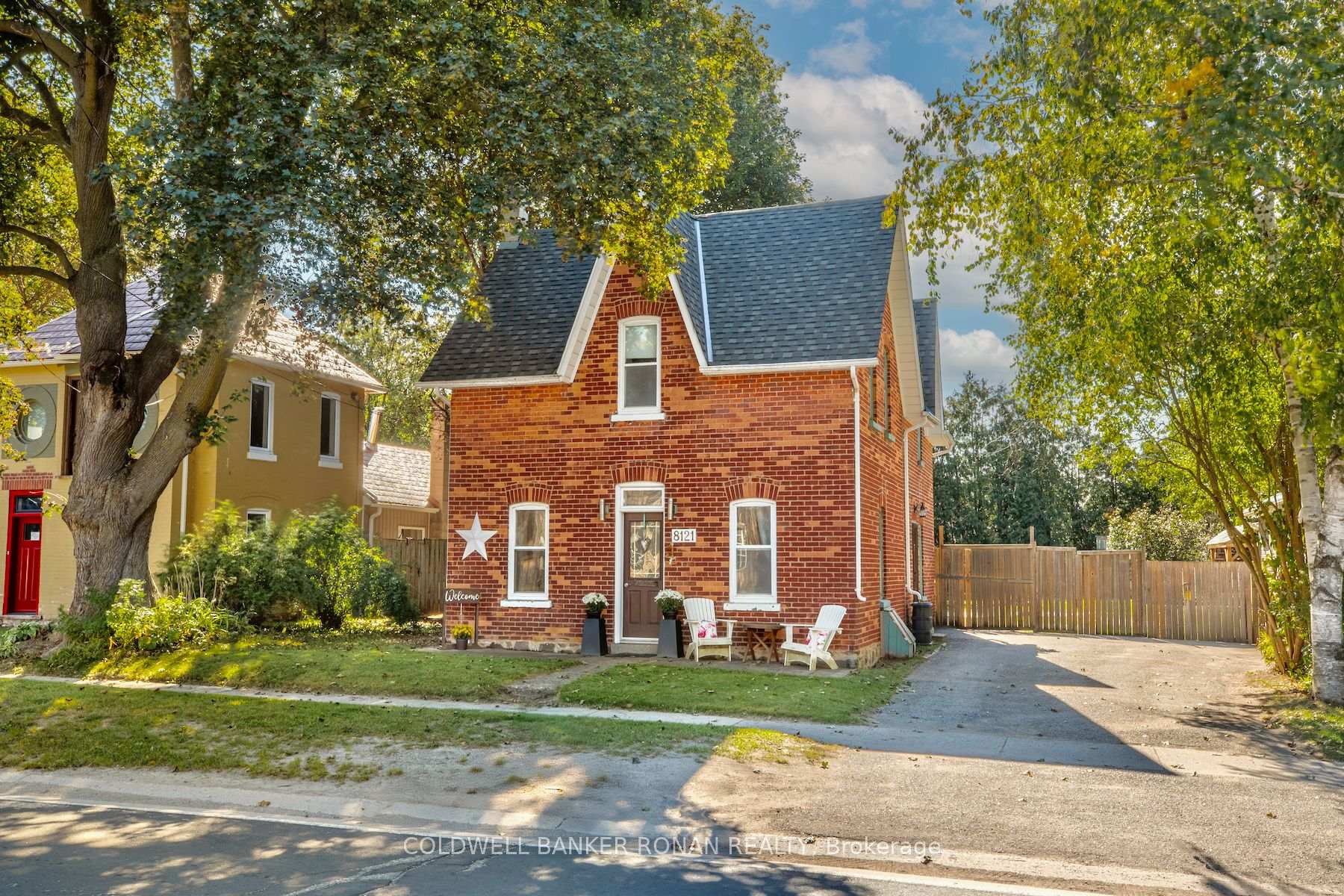 Photo 1 of 8121 Main Street, Adjala-Tosorontio, Everett — HOMEH