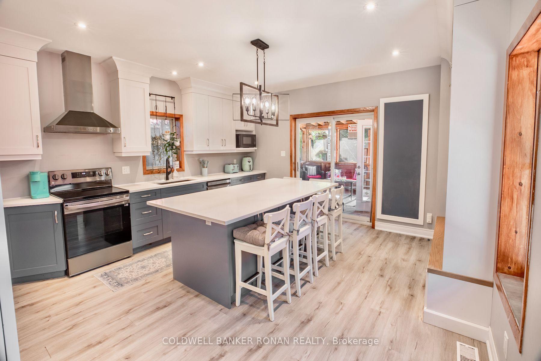Photo 12 of 8121 Main Street, Adjala-Tosorontio, Everett — HOMEH