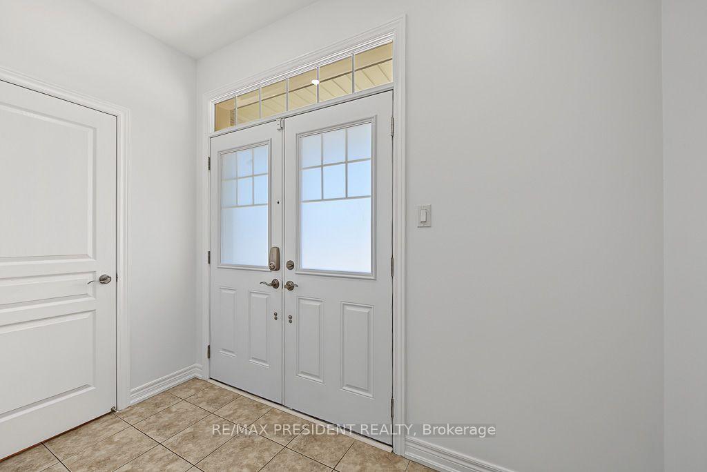 Photo 4 of 2 Archville Street, Brampton, Credit Valley — HOMEH