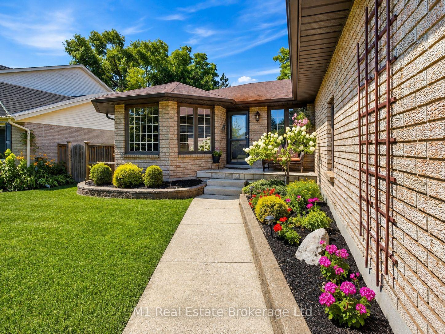 Photo 4 of 294 Colborne Street, Centre Wellington, Elora/Salem — HOMEH