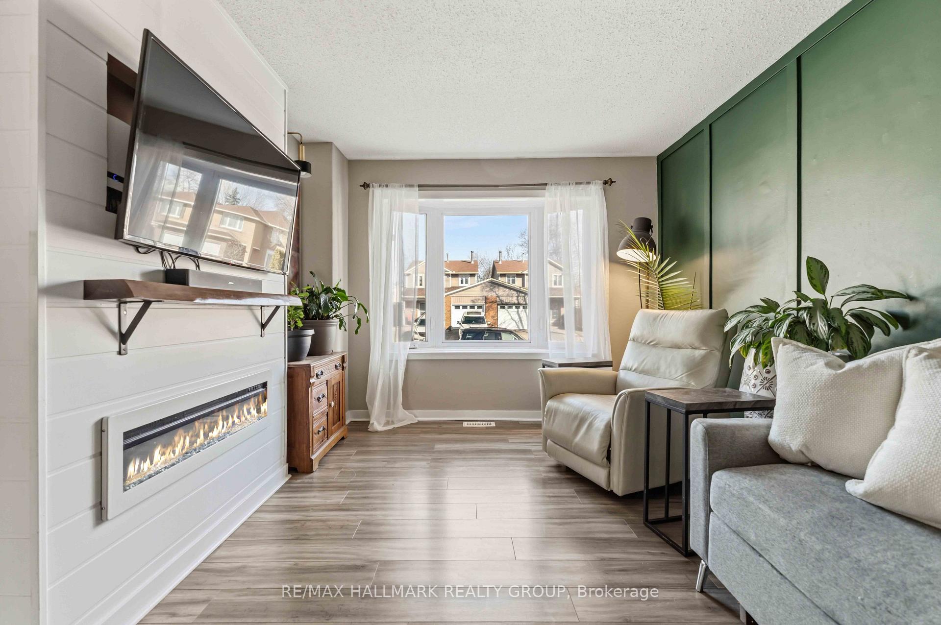 Photo 2 of 1091 Burgundy Lane, Ottawa, Convent Glen — HOMEH