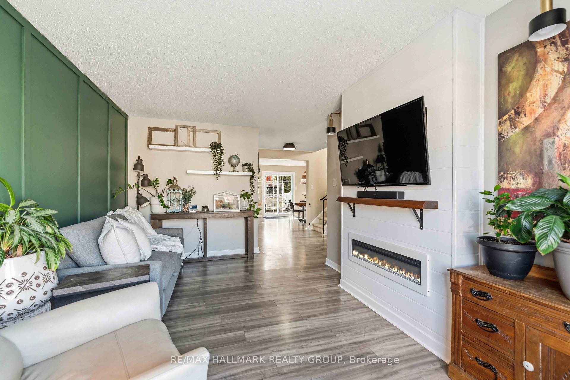 Photo 8 of 1091 Burgundy Lane, Ottawa, Convent Glen — HOMEH