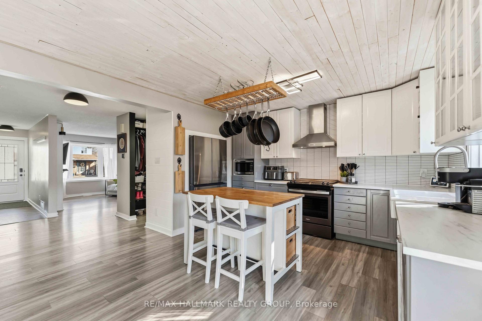 Photo 11 of 1091 Burgundy Lane, Ottawa, Convent Glen — HOMEH