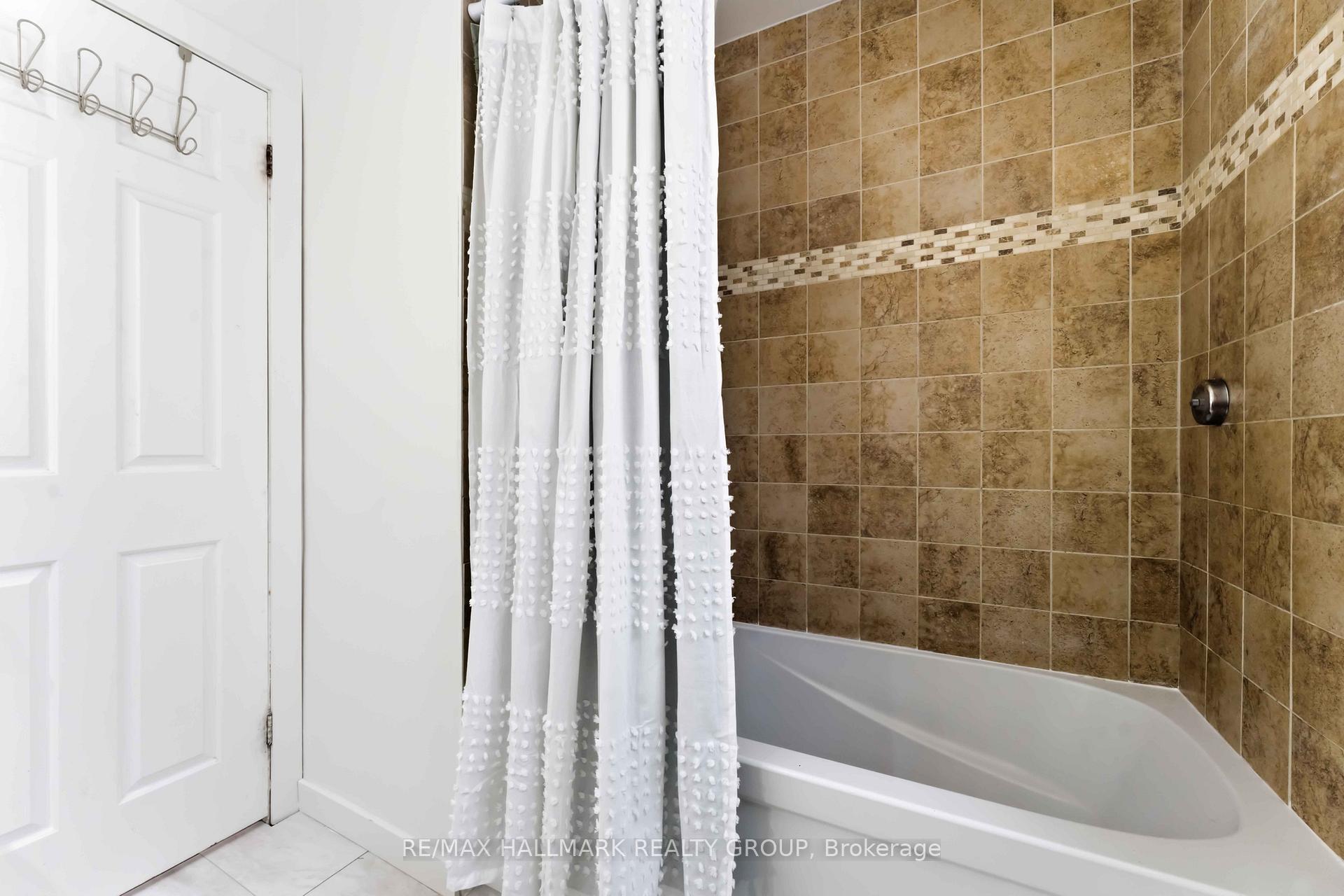 Photo 27 of 1091 Burgundy Lane, Ottawa, Convent Glen — HOMEH