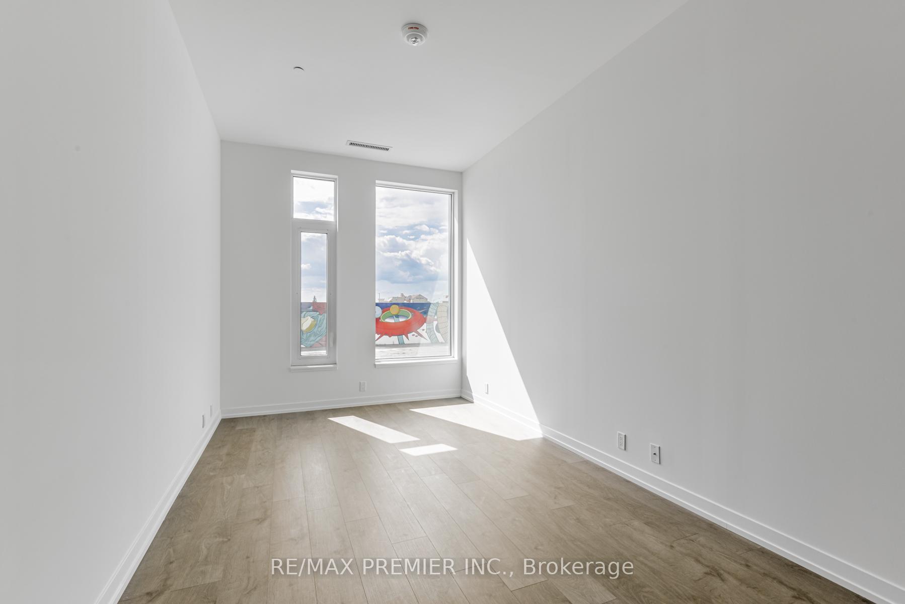 Photo 9 of Unit Th17, 7 Buttermill Avenue, Vaughan, Vaughan Corporate Centre — HOMEH