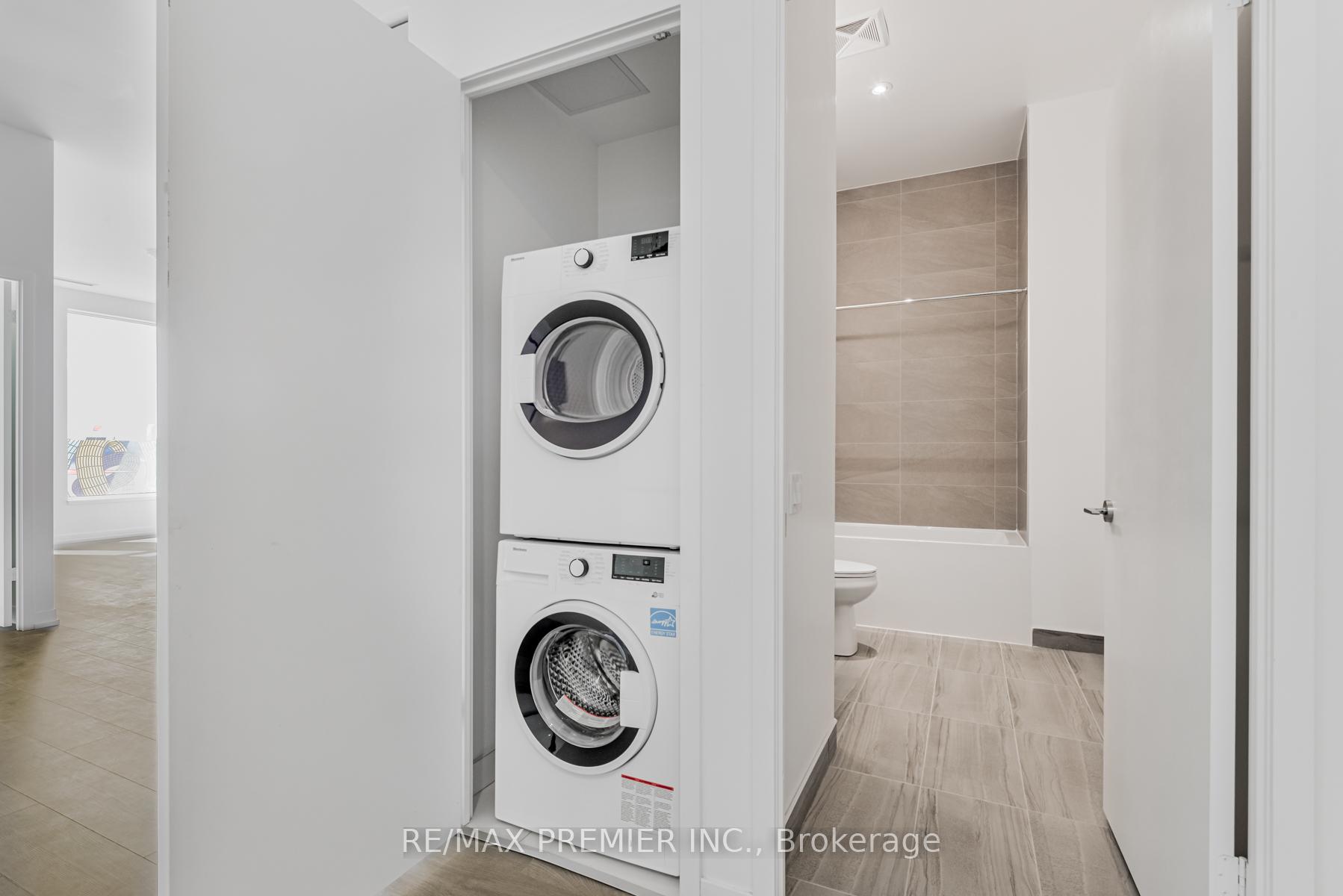 Photo 11 of Unit Th17, 7 Buttermill Avenue, Vaughan, Vaughan Corporate Centre — HOMEH