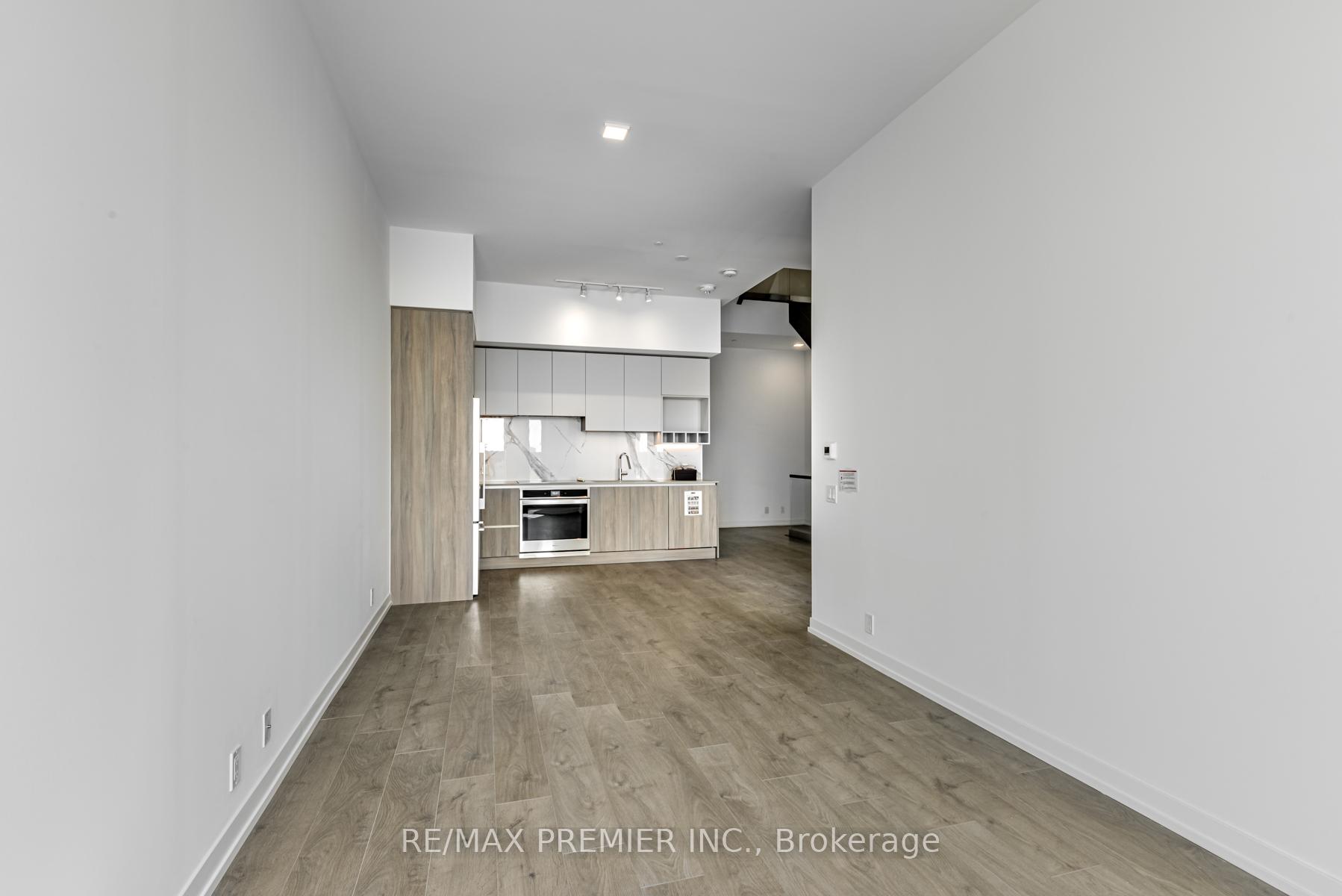 Photo 12 of Unit Th17, 7 Buttermill Avenue, Vaughan, Vaughan Corporate Centre — HOMEH