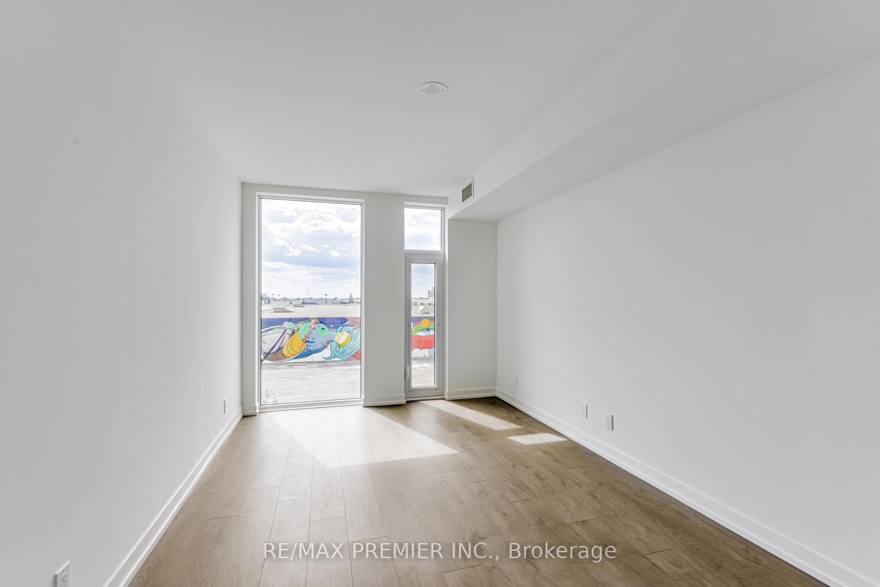 Photo 16 of Unit Th17, 7 Buttermill Avenue, Vaughan, Vaughan Corporate Centre — HOMEH