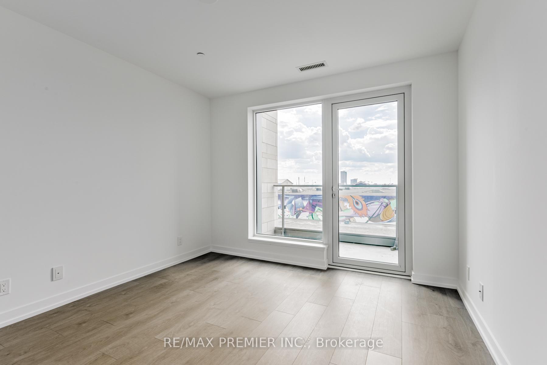 Photo 18 of Unit Th17, 7 Buttermill Avenue, Vaughan, Vaughan Corporate Centre — HOMEH