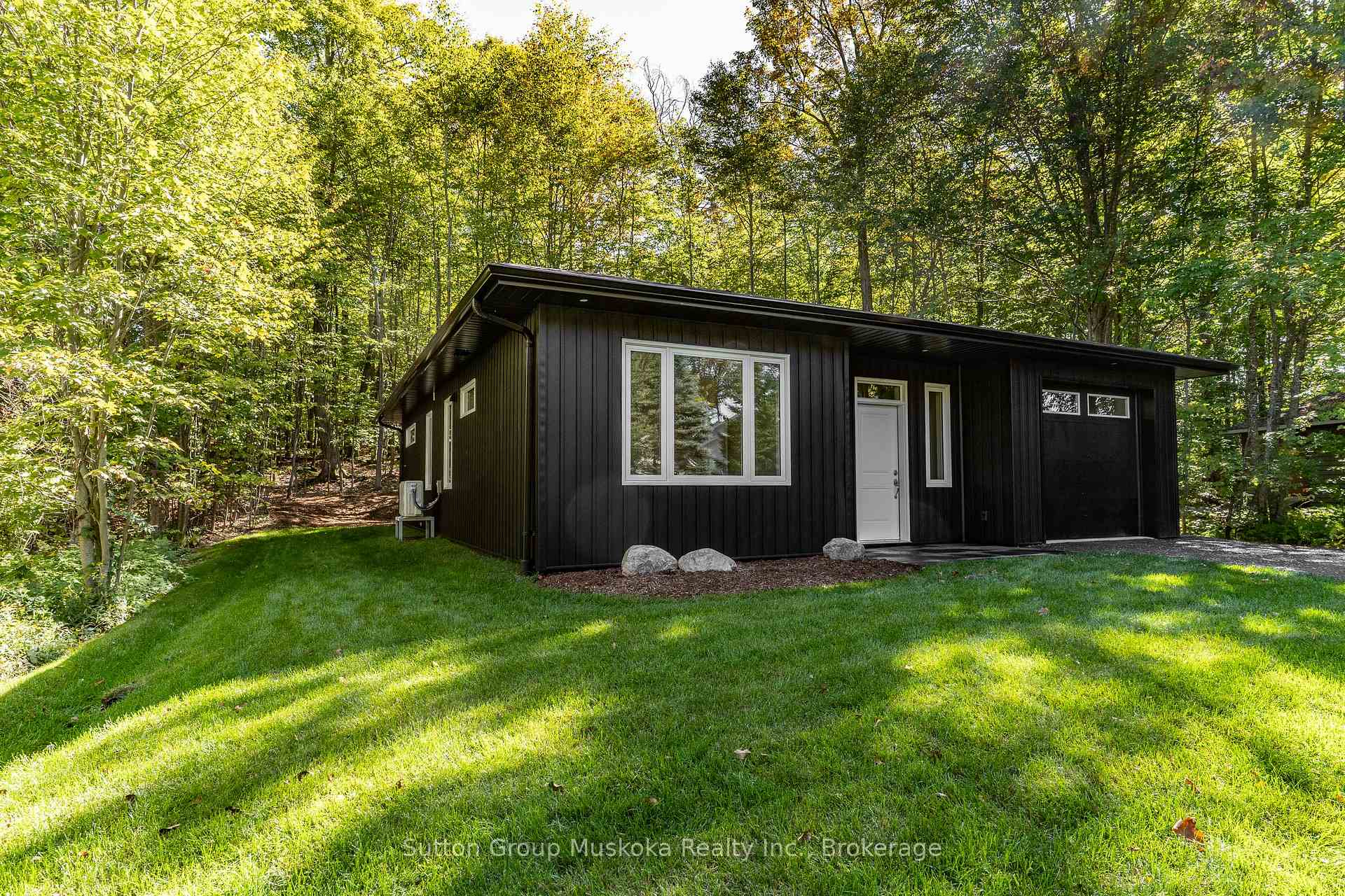 Photo 2 of 33 Shaw Crescent, Huntsville, Chaffey — HOMEH