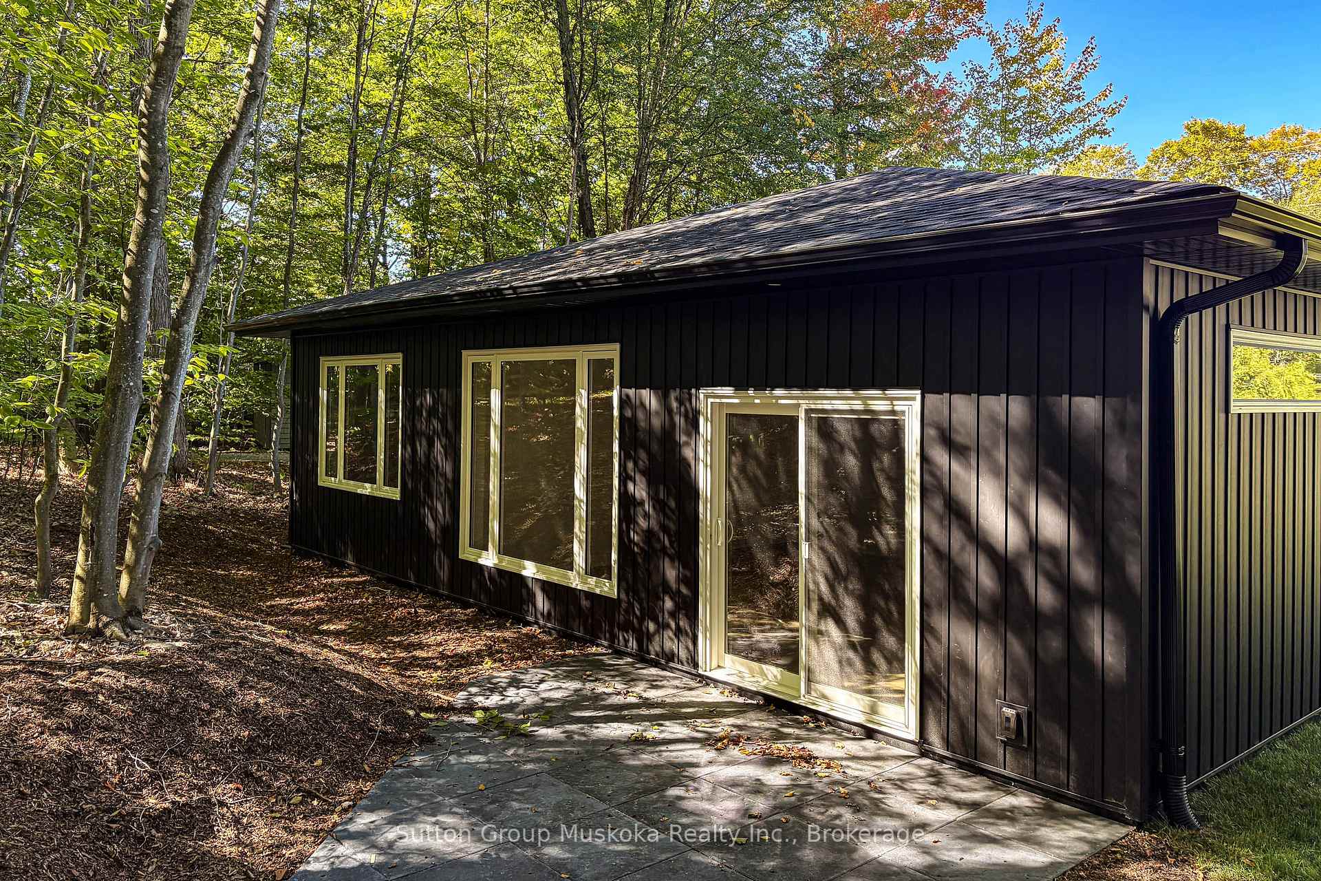 Photo 3 of 33 Shaw Crescent, Huntsville, Chaffey — HOMEH