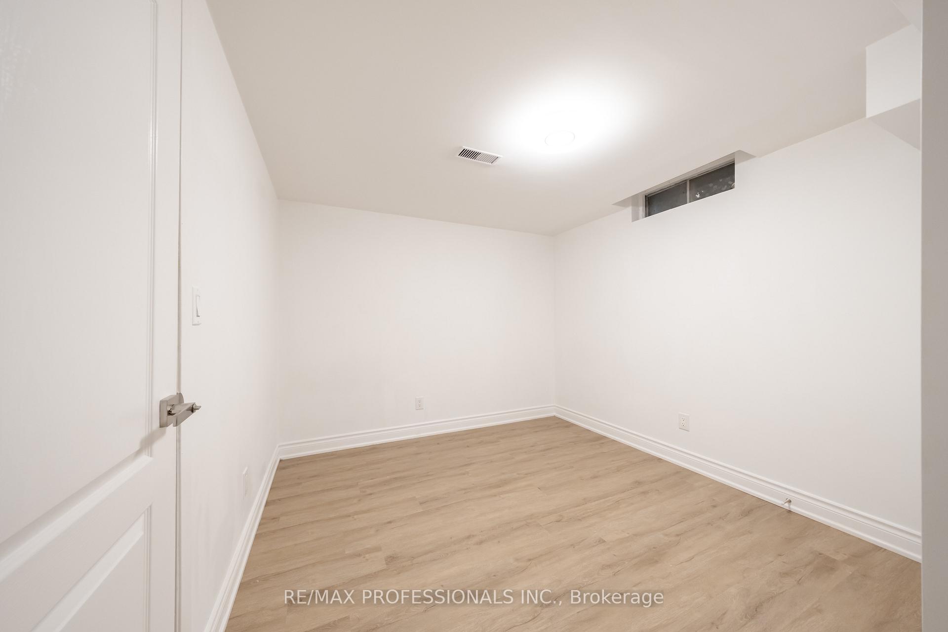 Photo 17 of Unit Lower Suite, 24 Keefer Court, Vaughan, Brownridge — HOMEH