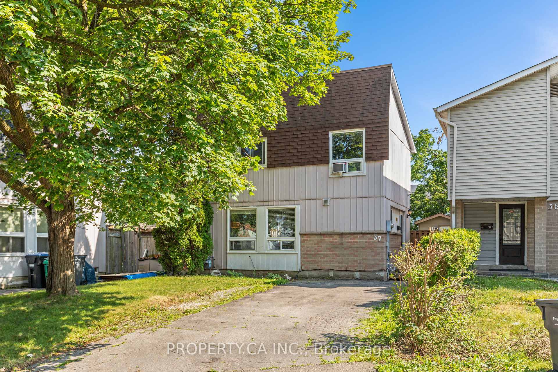 Photo 2 of 37 Gladstone Square, Brampton, Northgate — HOMEH