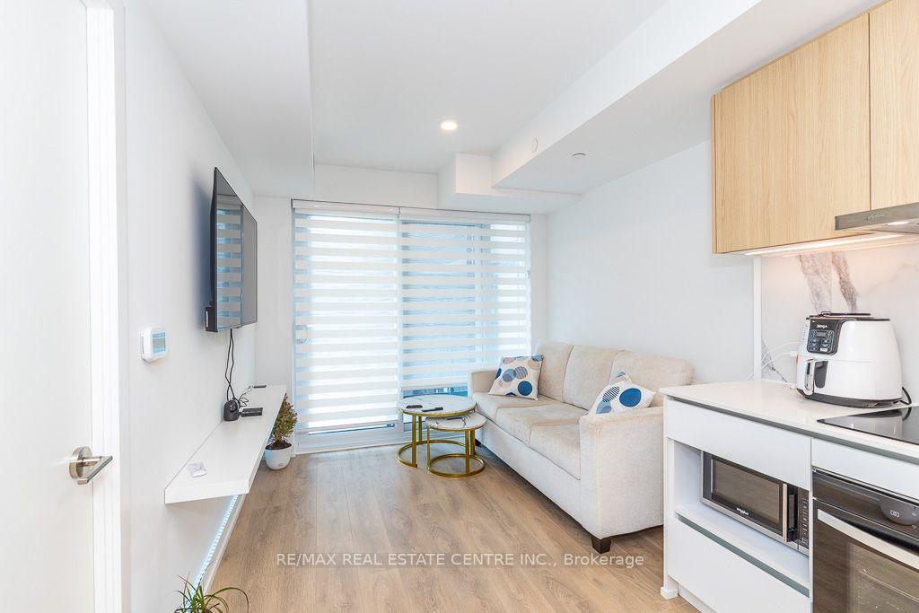 Photo 8 of Unit 232, 1100 Sheppard Avenue W, North York, York University Heights — HOMEH