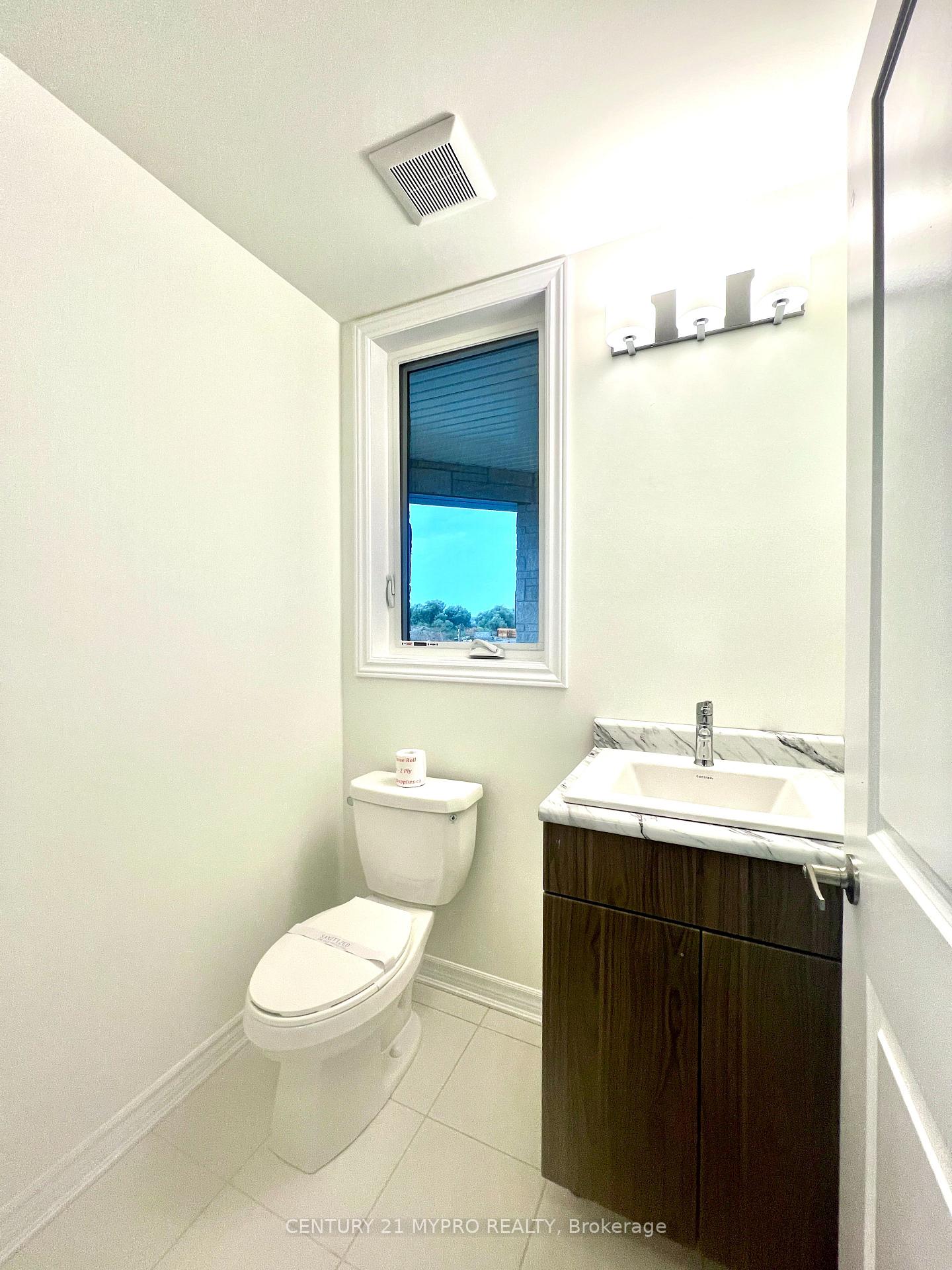 Photo 8 of Unit Upper, 2 Thornbird Crescent, Brampton, Northwest Brampton — HOMEH