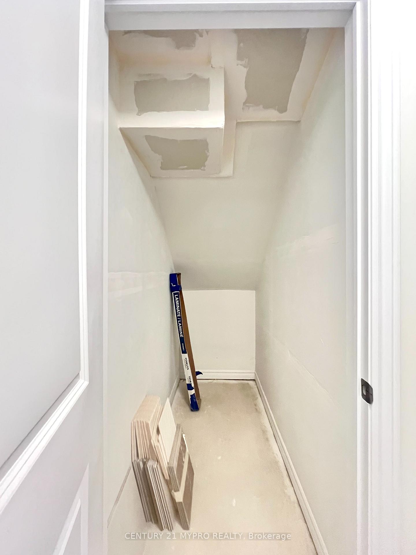 Photo 13 of Unit Upper, 2 Thornbird Crescent, Brampton, Northwest Brampton — HOMEH