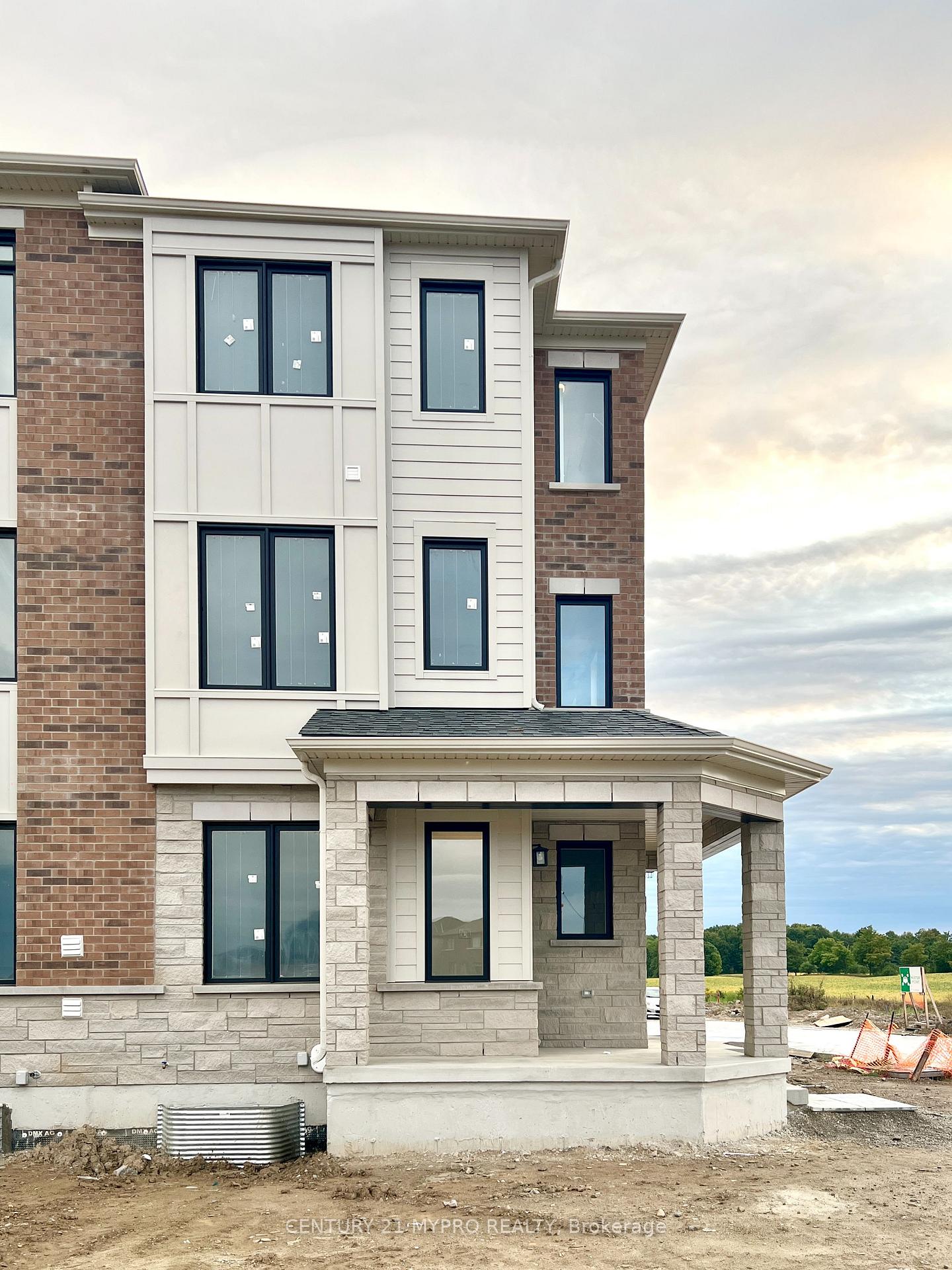 Photo 26 of Unit Upper, 2 Thornbird Crescent, Brampton, Northwest Brampton — HOMEH