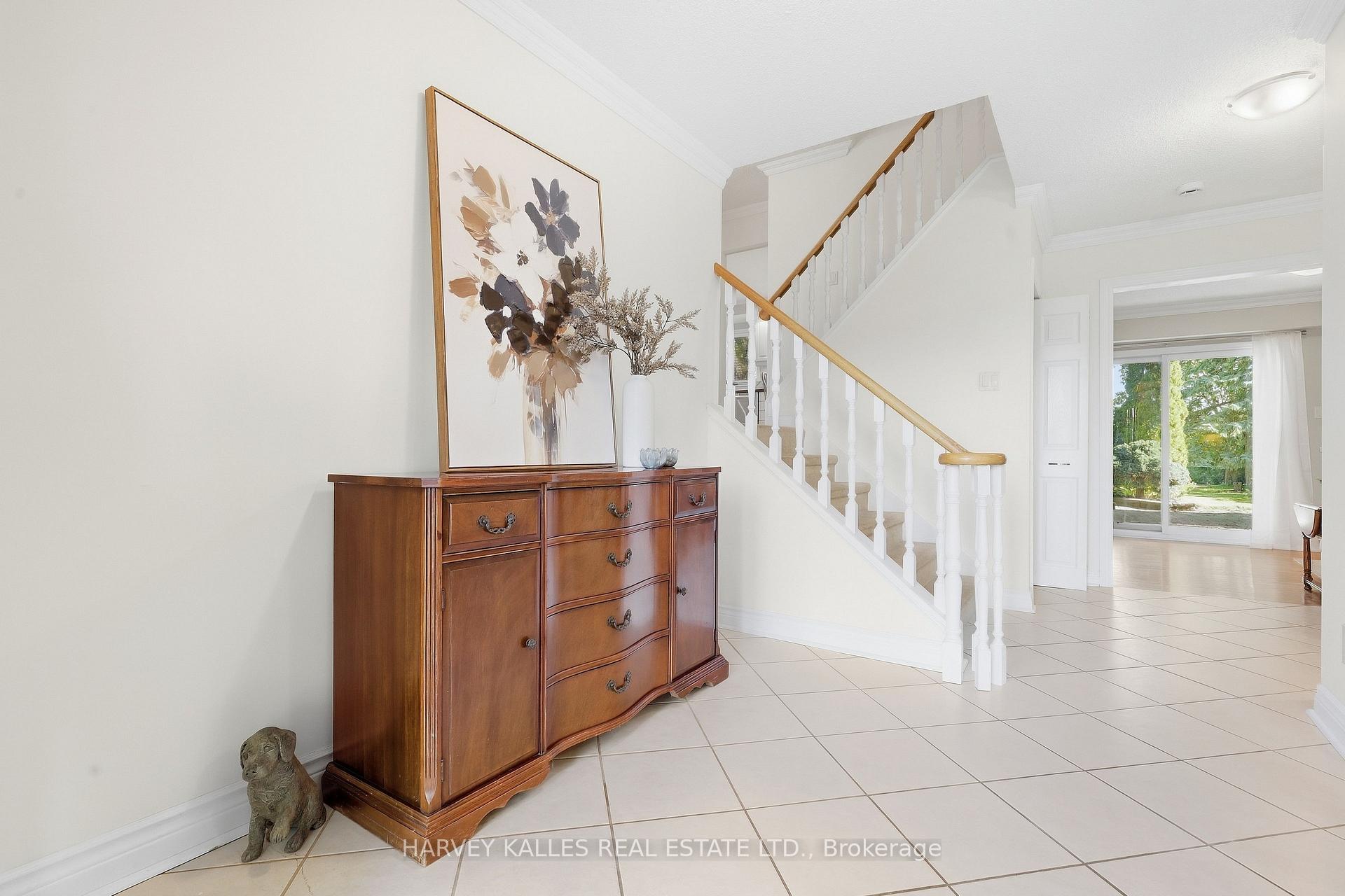 Photo 5 of 310 Newlove Drive, Caledon, Bolton East — HOMEH