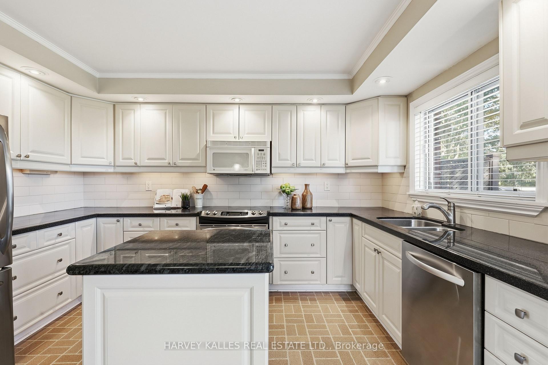 Photo 14 of 310 Newlove Drive, Caledon, Bolton East — HOMEH