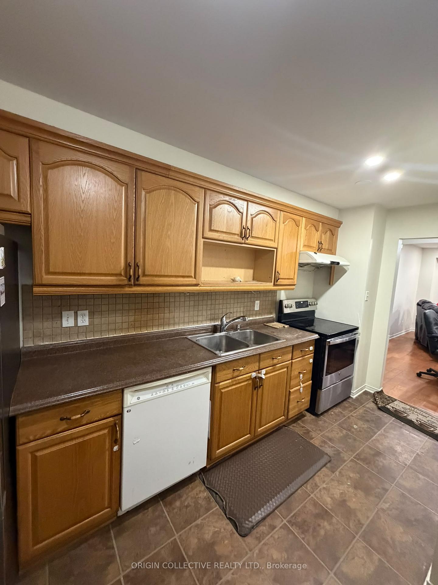 Photo 11 of Unit Main & Second Floor, 10 Moonbeam Grove, Scarborough, Malvern — HOMEH