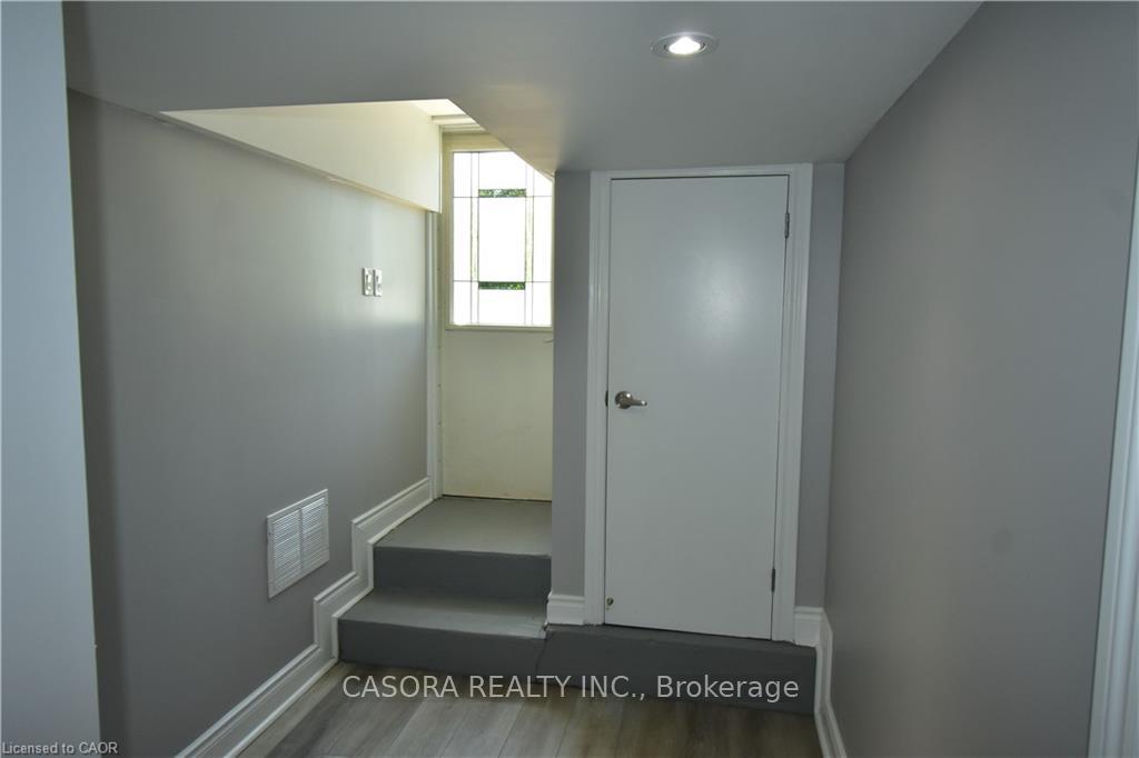 Photo 14 of Unit 2, 2176 Queensway Drive, Burlington, Freeman — HOMEH