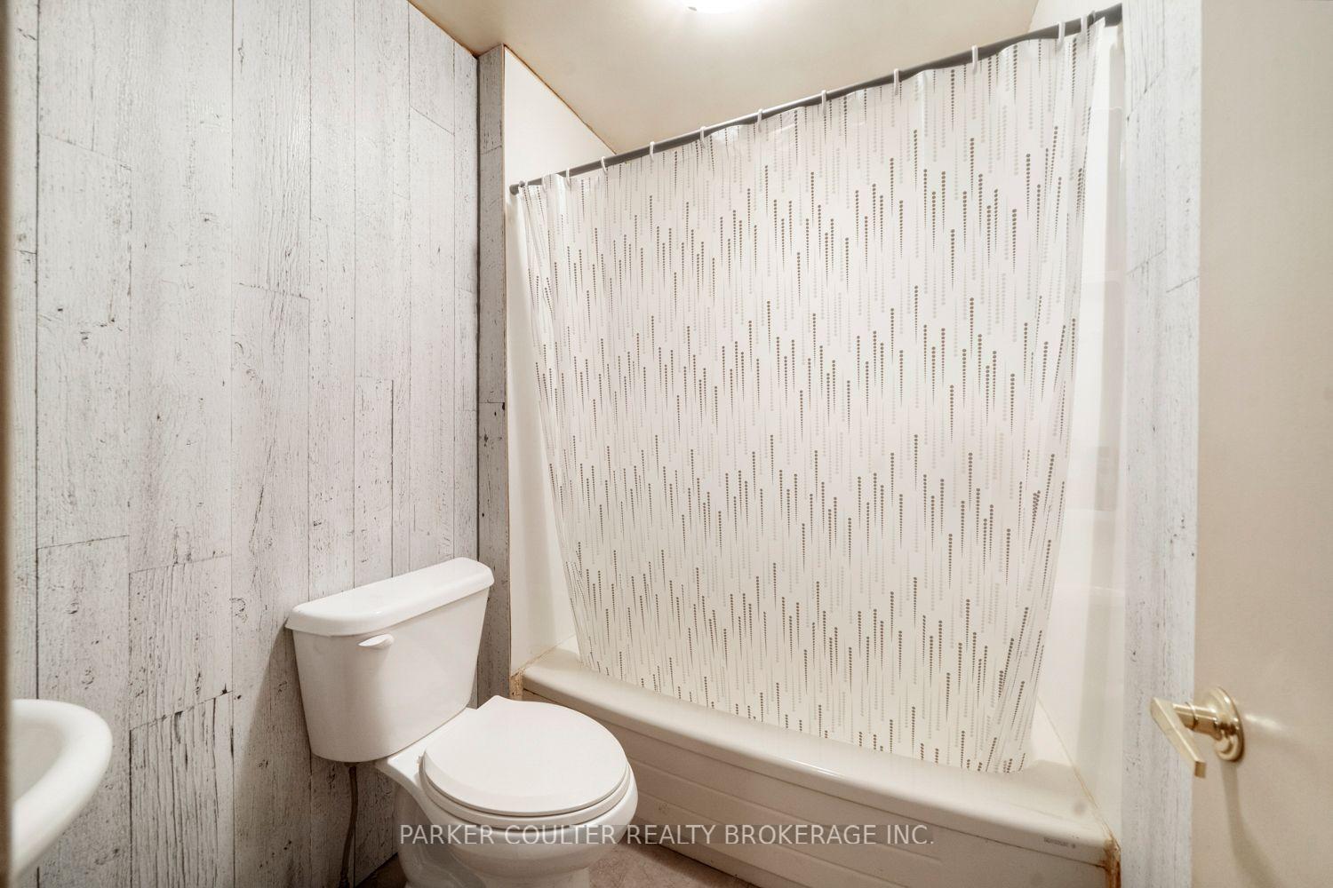 Photo 13 of 19 Adelaide Street, Barrie, Allandale — HOMEH
