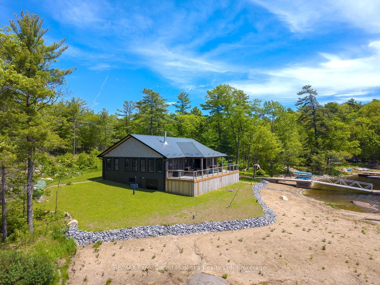 Photo of 32 A11 Island