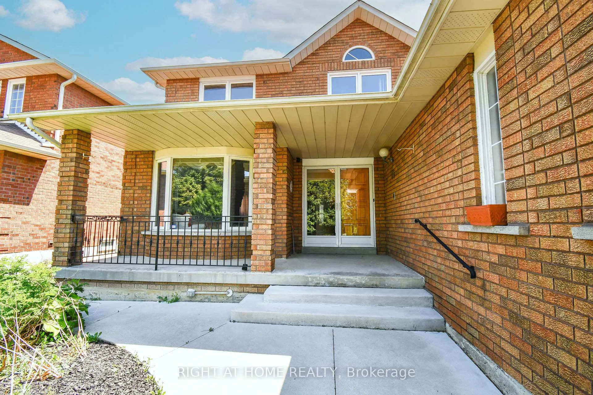 Photo 2 of 75 Father Ermanno Crescent, Vaughan, East Woodbridge — HOMEH