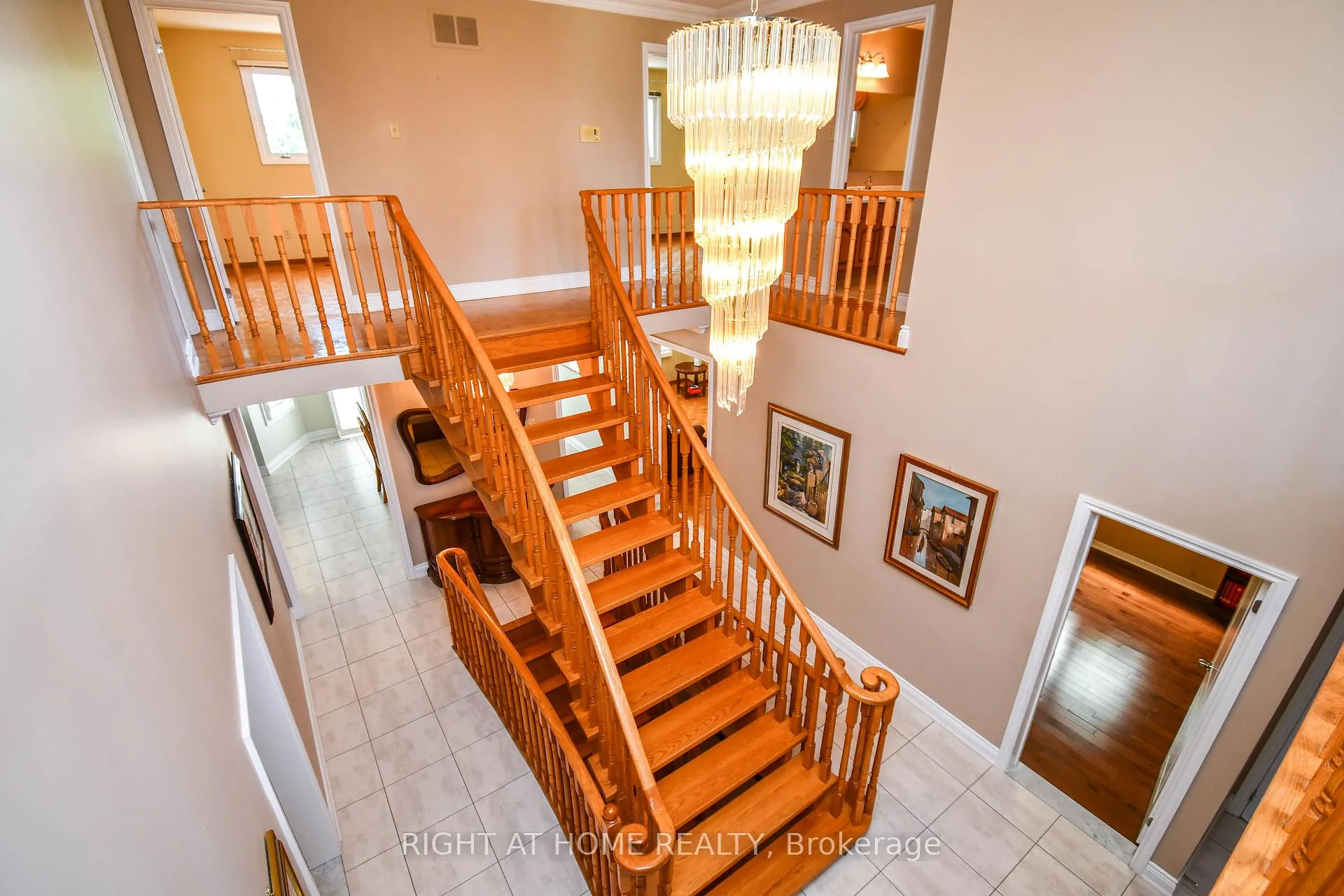 Photo 4 of 75 Father Ermanno Crescent, Vaughan, East Woodbridge — HOMEH