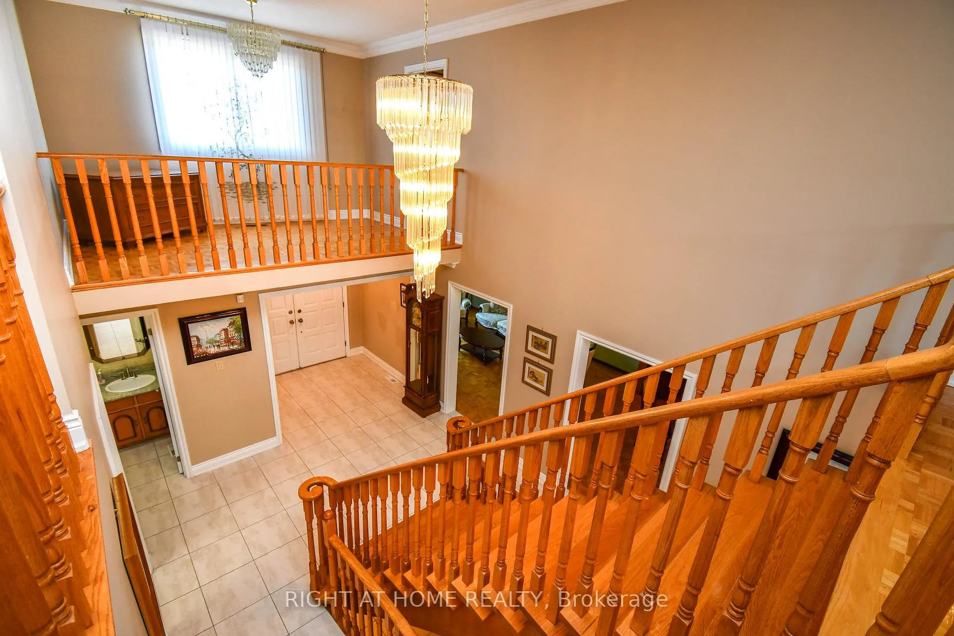 Photo 5 of 75 Father Ermanno Crescent, Vaughan, East Woodbridge — HOMEH