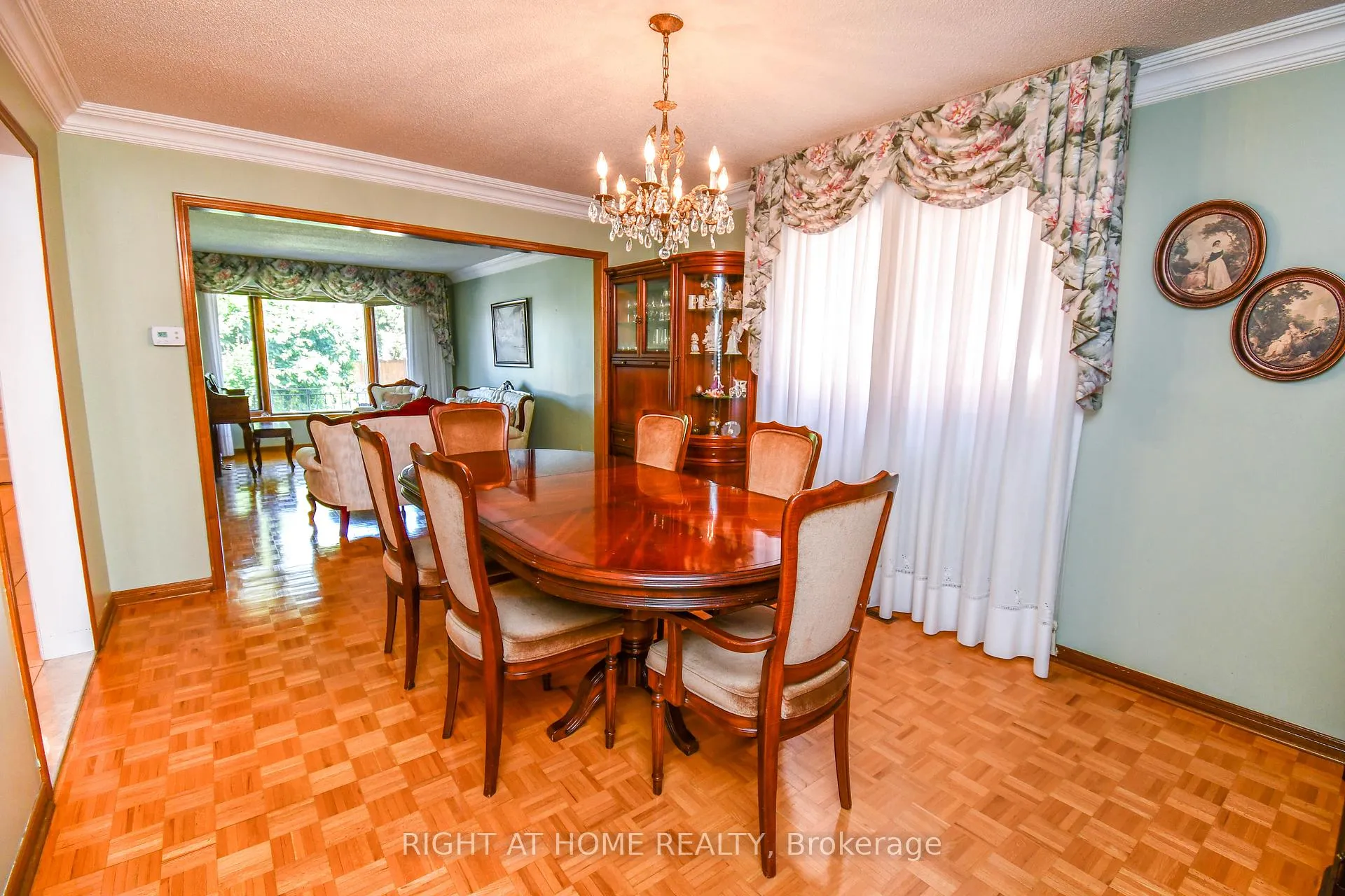Photo 7 of 75 Father Ermanno Crescent, Vaughan, East Woodbridge — HOMEH