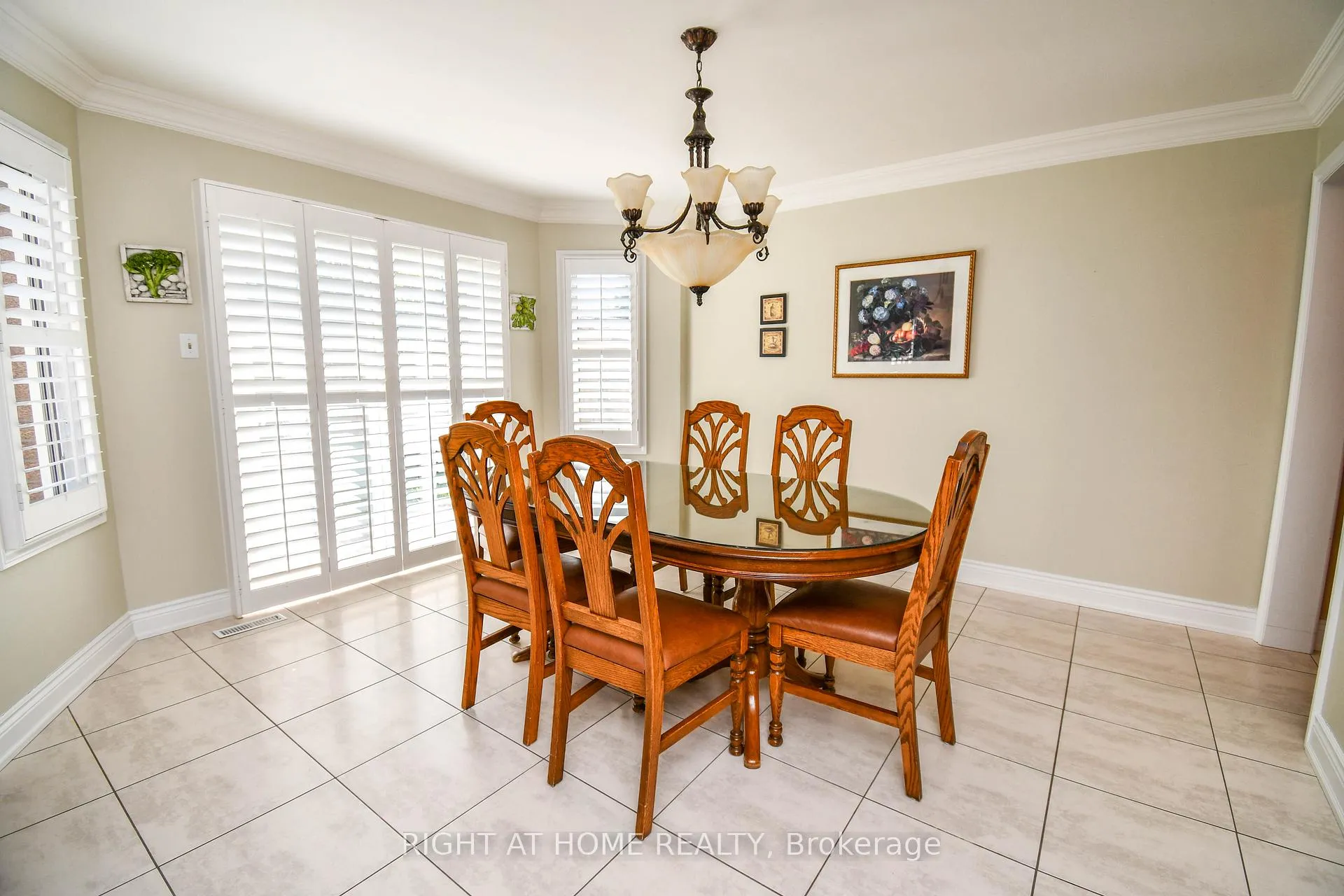 Photo 10 of 75 Father Ermanno Crescent, Vaughan, East Woodbridge — HOMEH