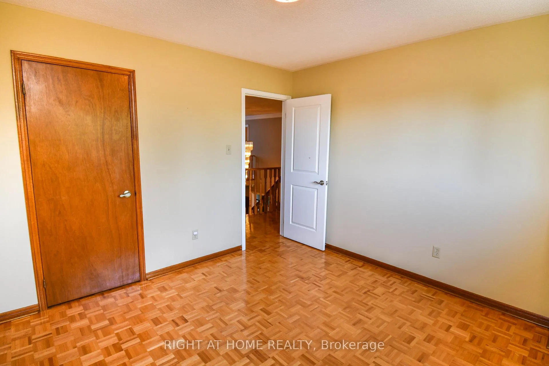 Photo 15 of 75 Father Ermanno Crescent, Vaughan, East Woodbridge — HOMEH