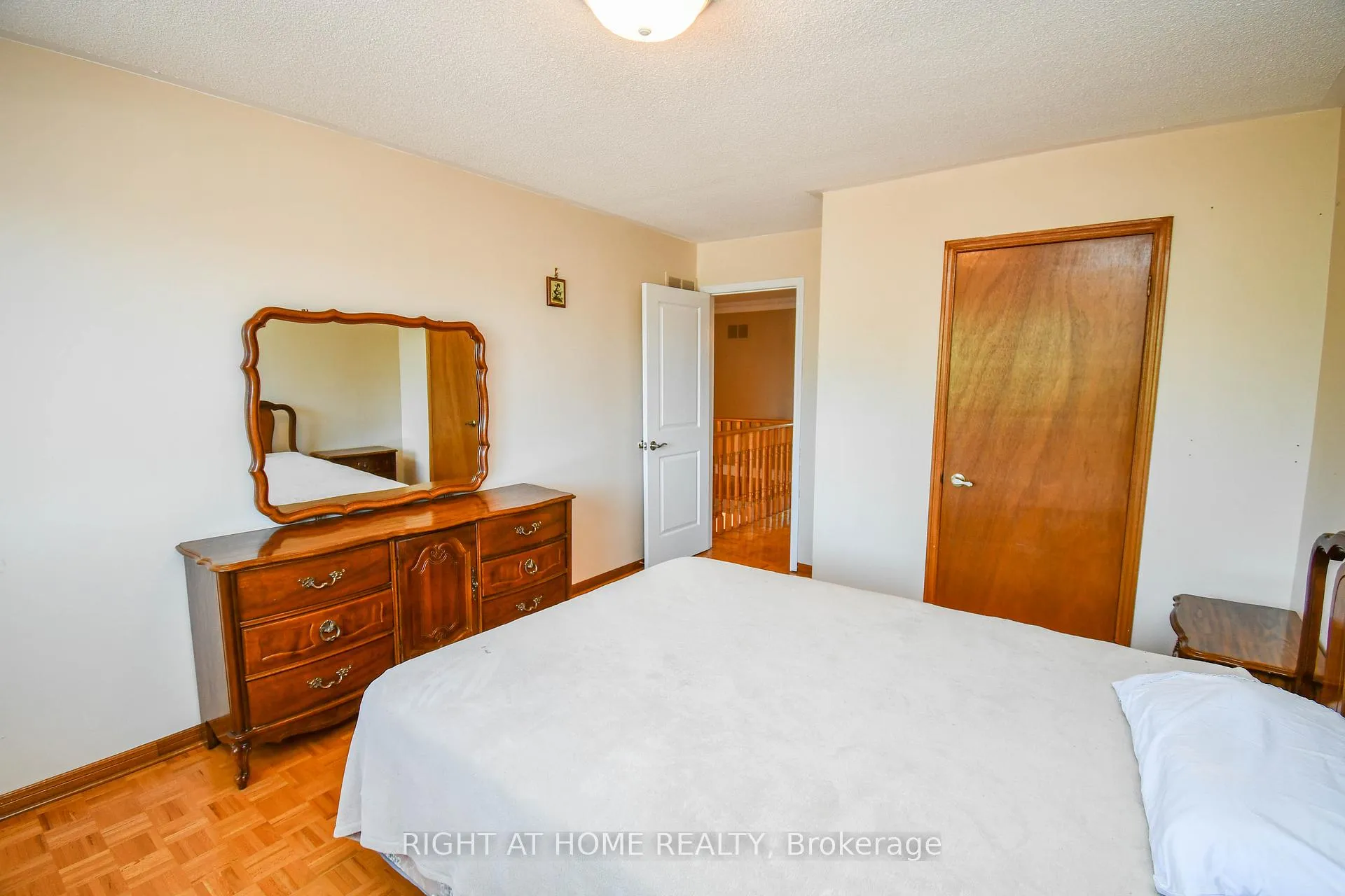 Photo 16 of 75 Father Ermanno Crescent, Vaughan, East Woodbridge — HOMEH
