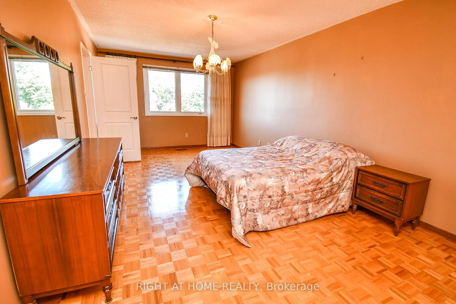 Photo 17 of 75 Father Ermanno Crescent, Vaughan, East Woodbridge — HOMEH