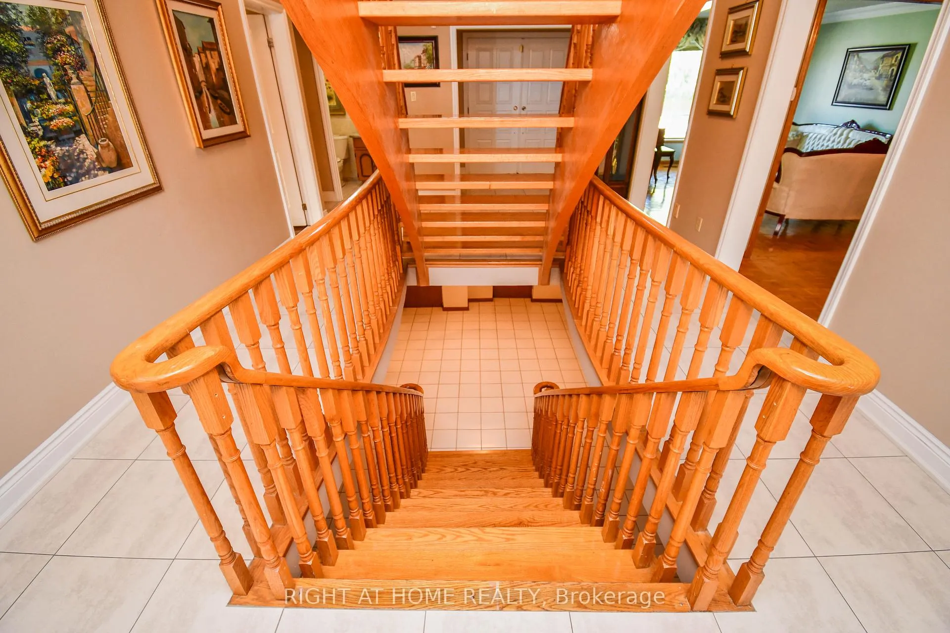 Photo 18 of 75 Father Ermanno Crescent, Vaughan, East Woodbridge — HOMEH