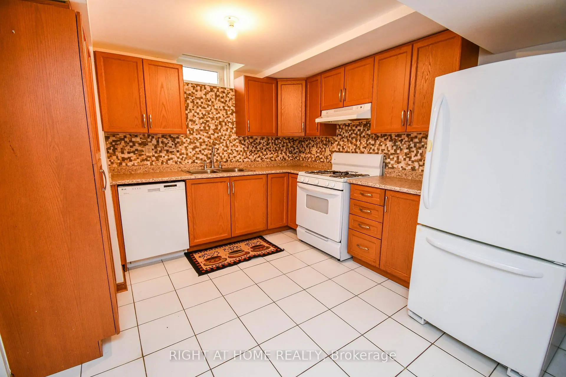 Photo 20 of 75 Father Ermanno Crescent, Vaughan, East Woodbridge — HOMEH