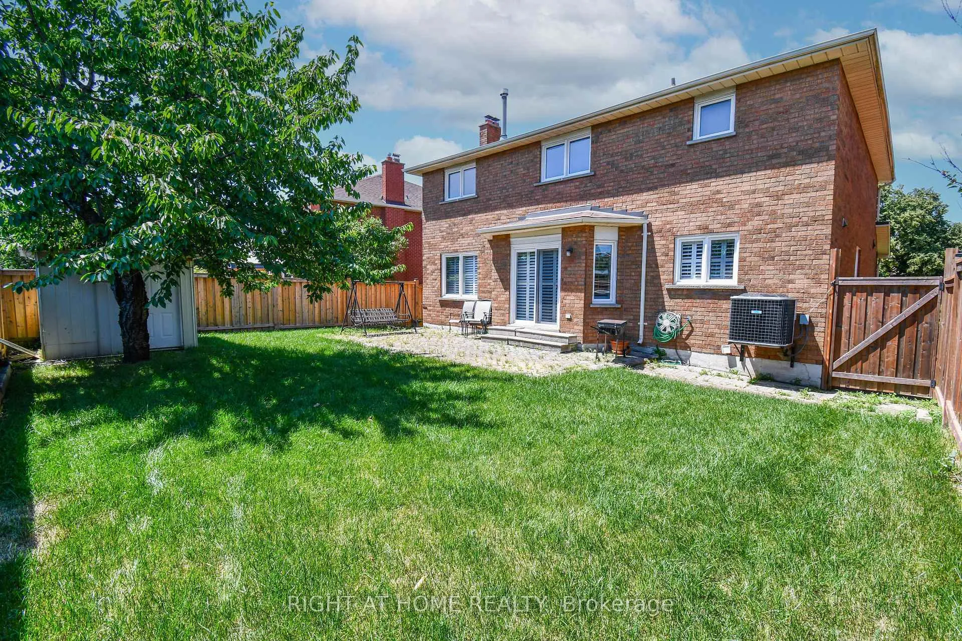 Photo 22 of 75 Father Ermanno Crescent, Vaughan, East Woodbridge — HOMEH