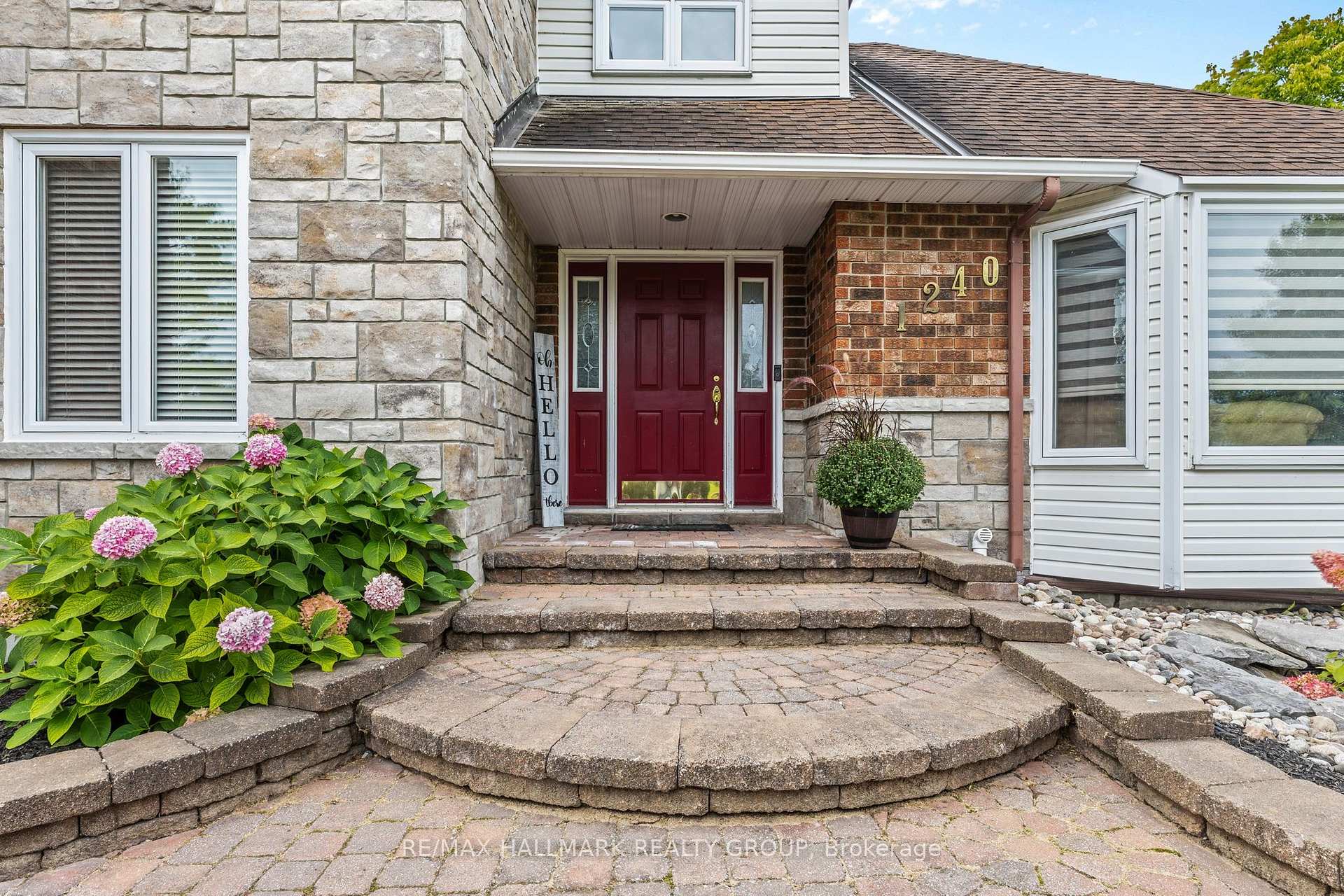 Photo 3 of 1240 Arbuste Avenue, Ottawa, Cumberland Ridge — HOMEH