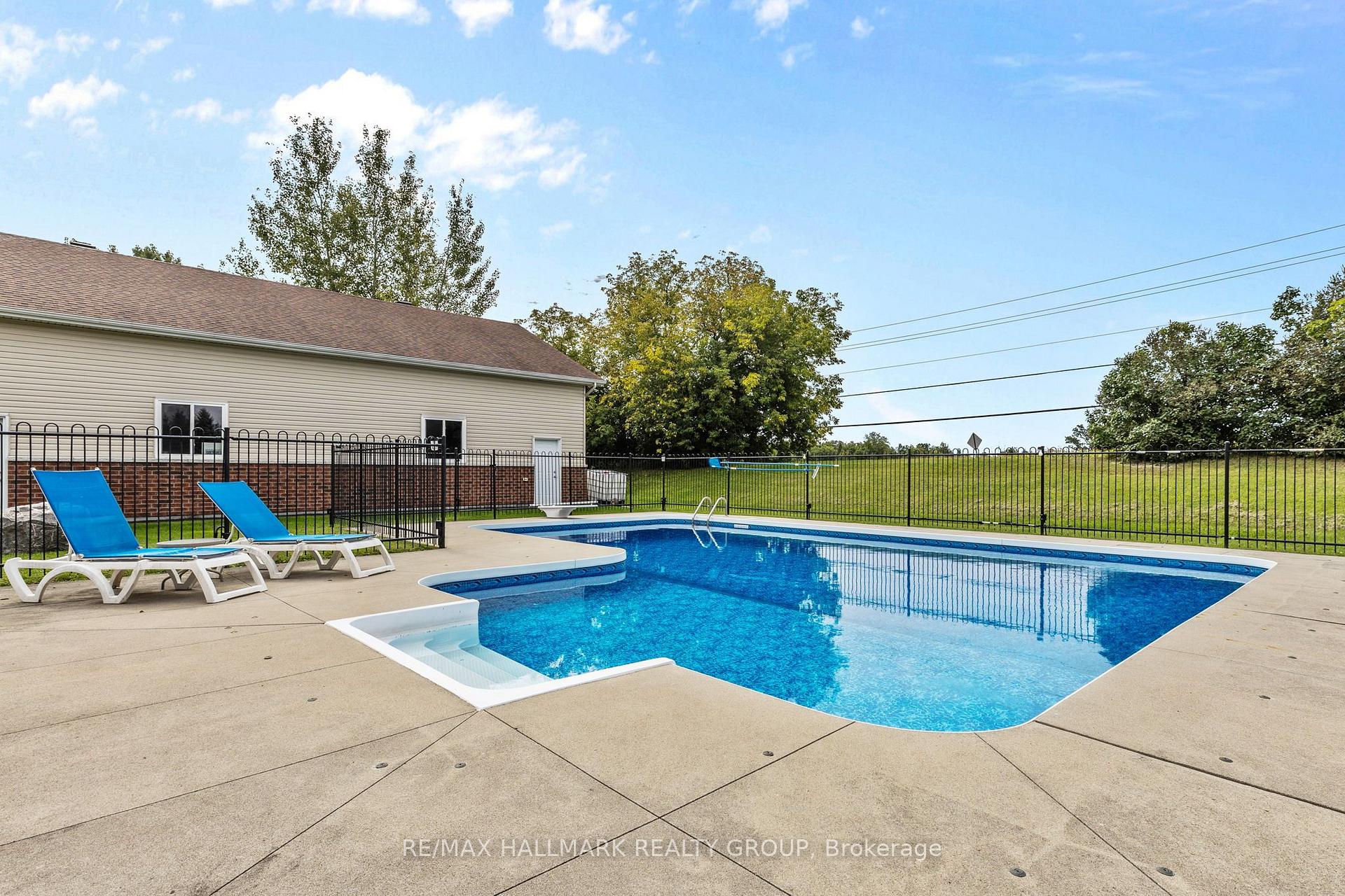 Photo 43 of 1240 Arbuste Avenue, Ottawa, Cumberland Ridge — HOMEH