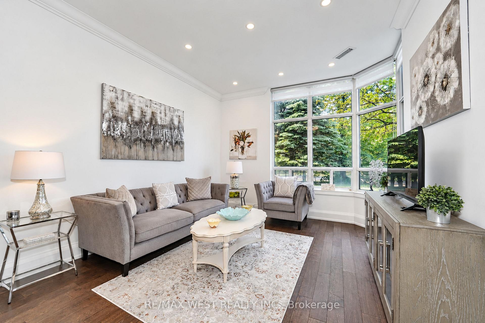 Photo 2 of Unit 105, 1 Emerald Lane, Vaughan, Crestwood-Springfarm-Yorkhill — HOMEH