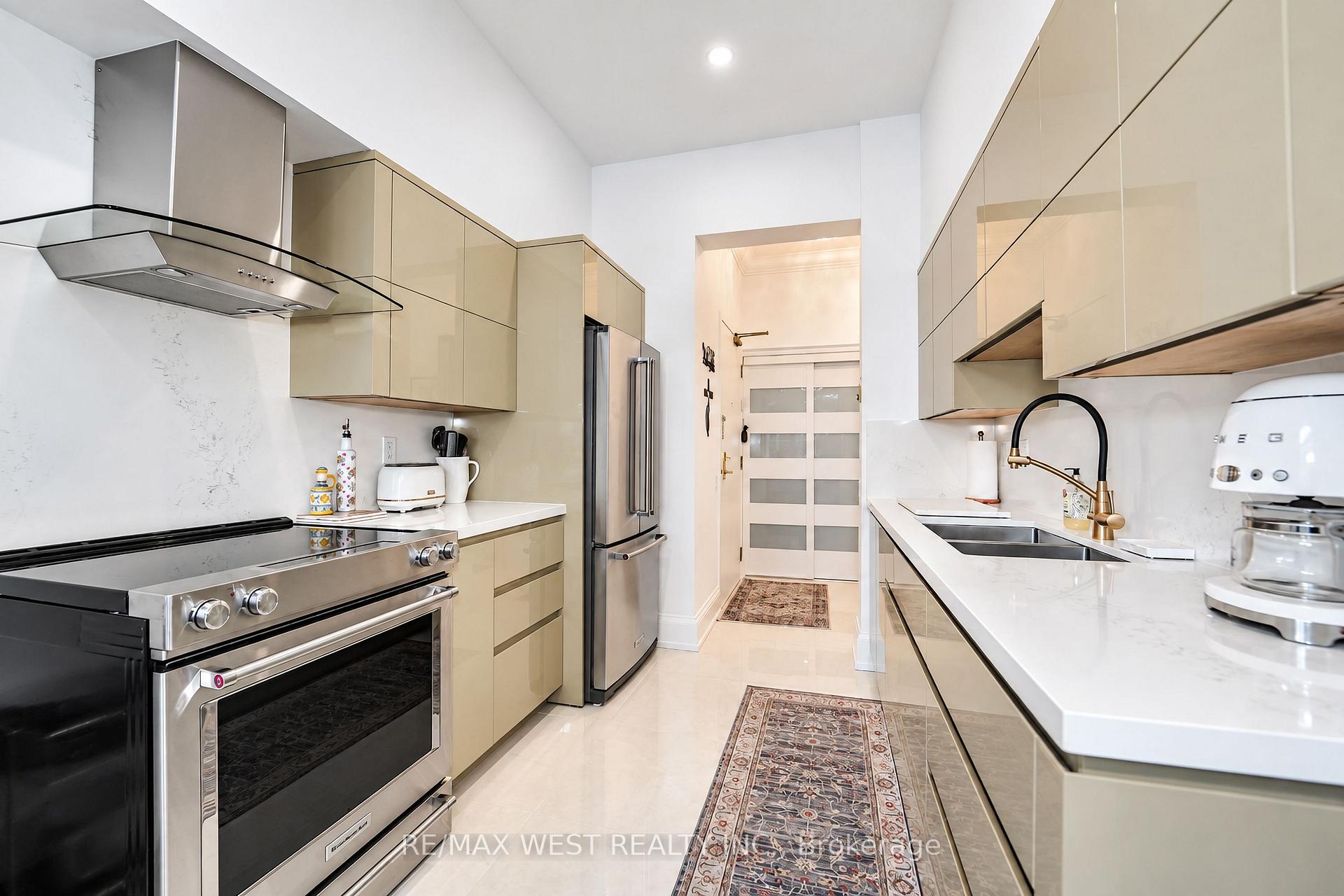Photo 3 of Unit 105, 1 Emerald Lane, Vaughan, Crestwood-Springfarm-Yorkhill — HOMEH