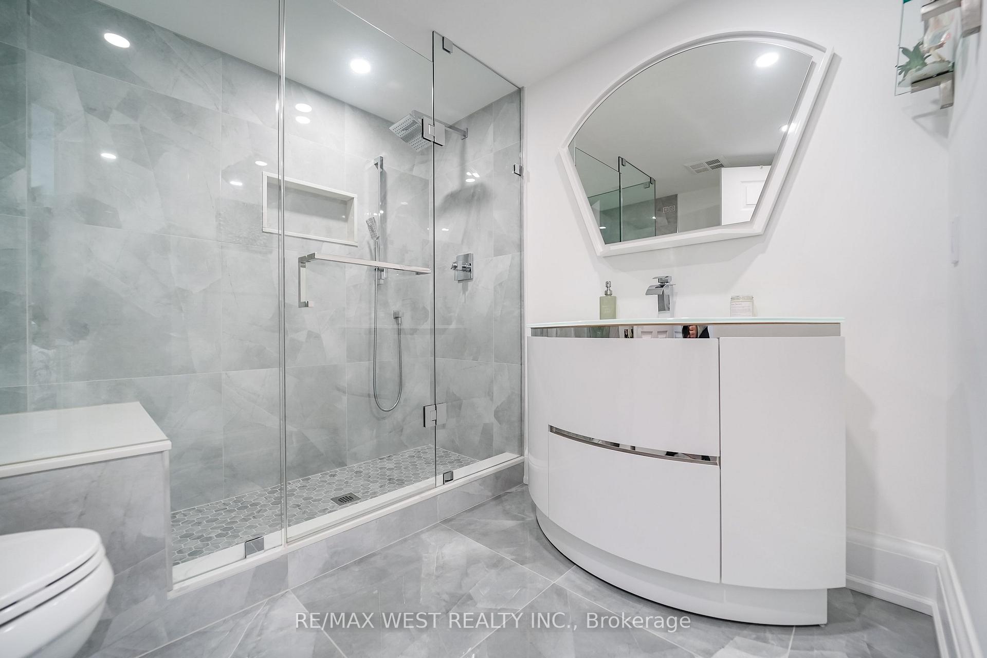 Photo 9 of Unit 105, 1 Emerald Lane, Vaughan, Crestwood-Springfarm-Yorkhill — HOMEH