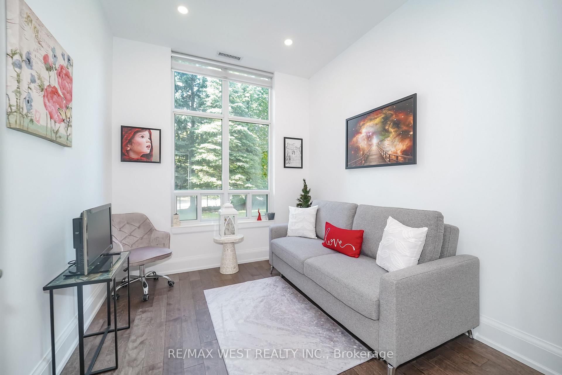 Photo 10 of Unit 105, 1 Emerald Lane, Vaughan, Crestwood-Springfarm-Yorkhill — HOMEH