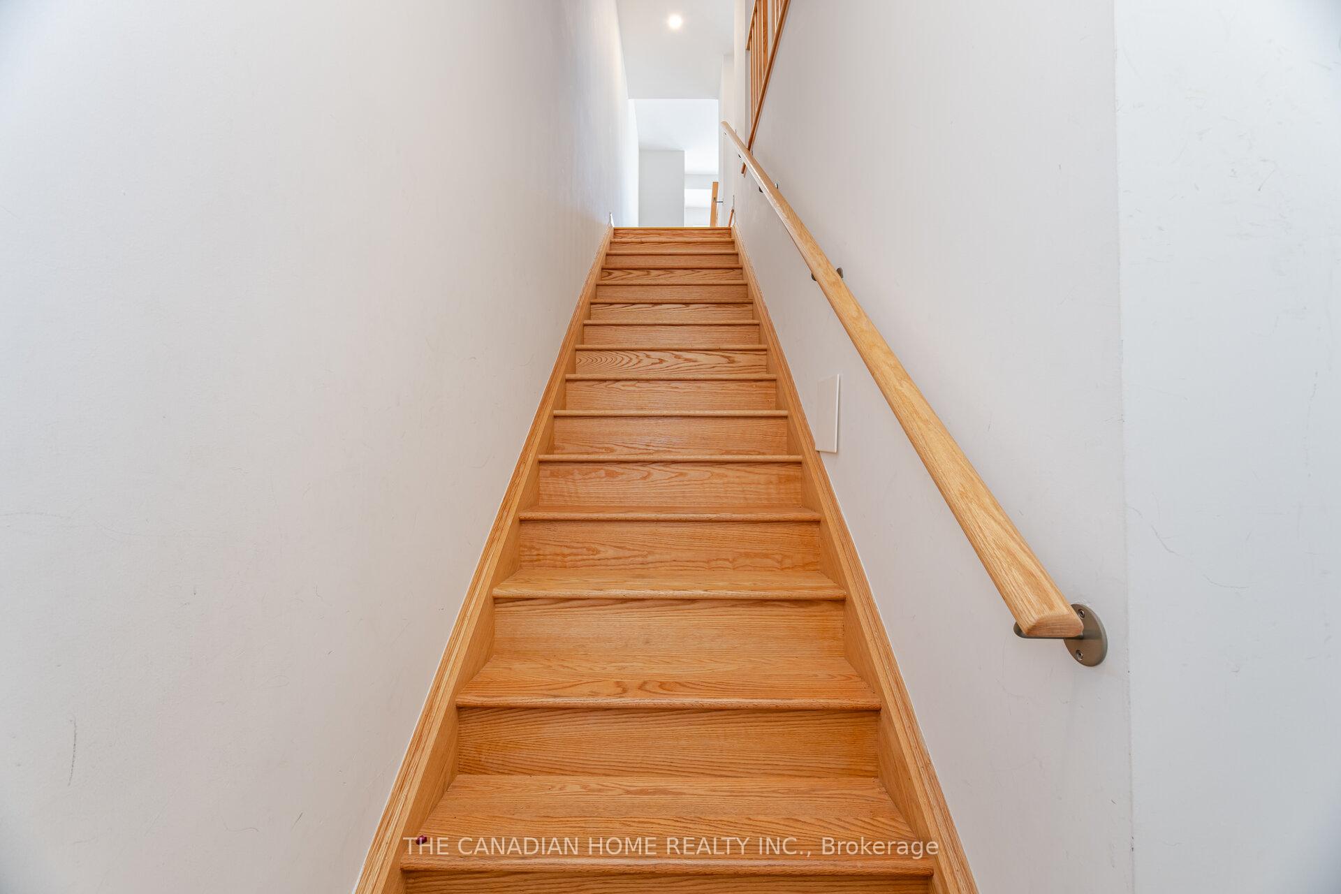 Photo 7 of 241 Danzatore Path, Oshawa, Windfields — HOMEH