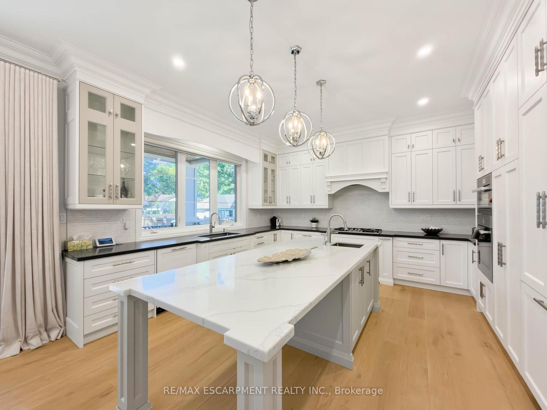 Photo 13 of 236 Poplar Drive, Burlington, Shoreacres — HOMEH