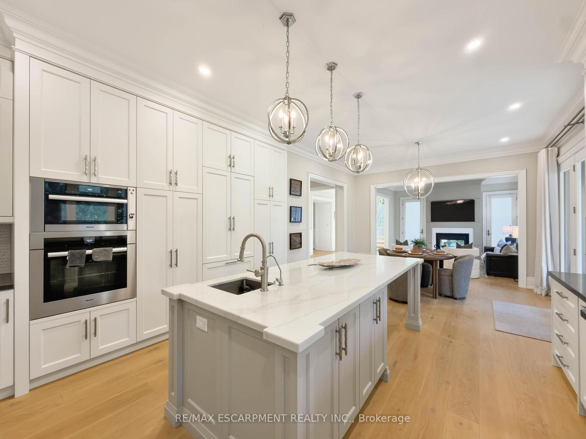 Photo 14 of 236 Poplar Drive, Burlington, Shoreacres — HOMEH