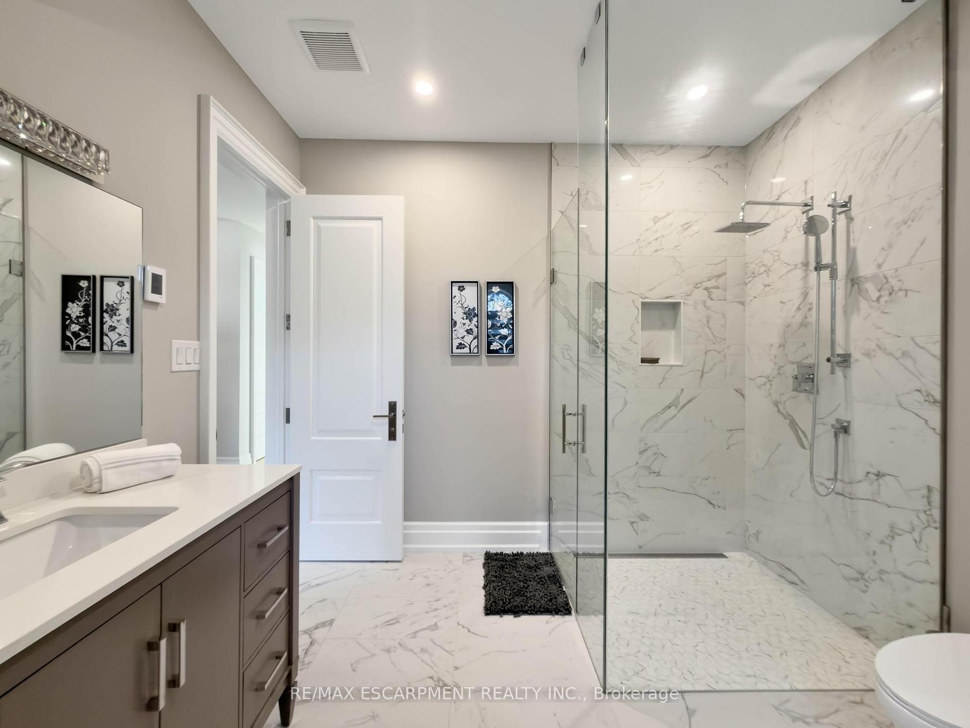Photo 30 of 236 Poplar Drive, Burlington, Shoreacres — HOMEH