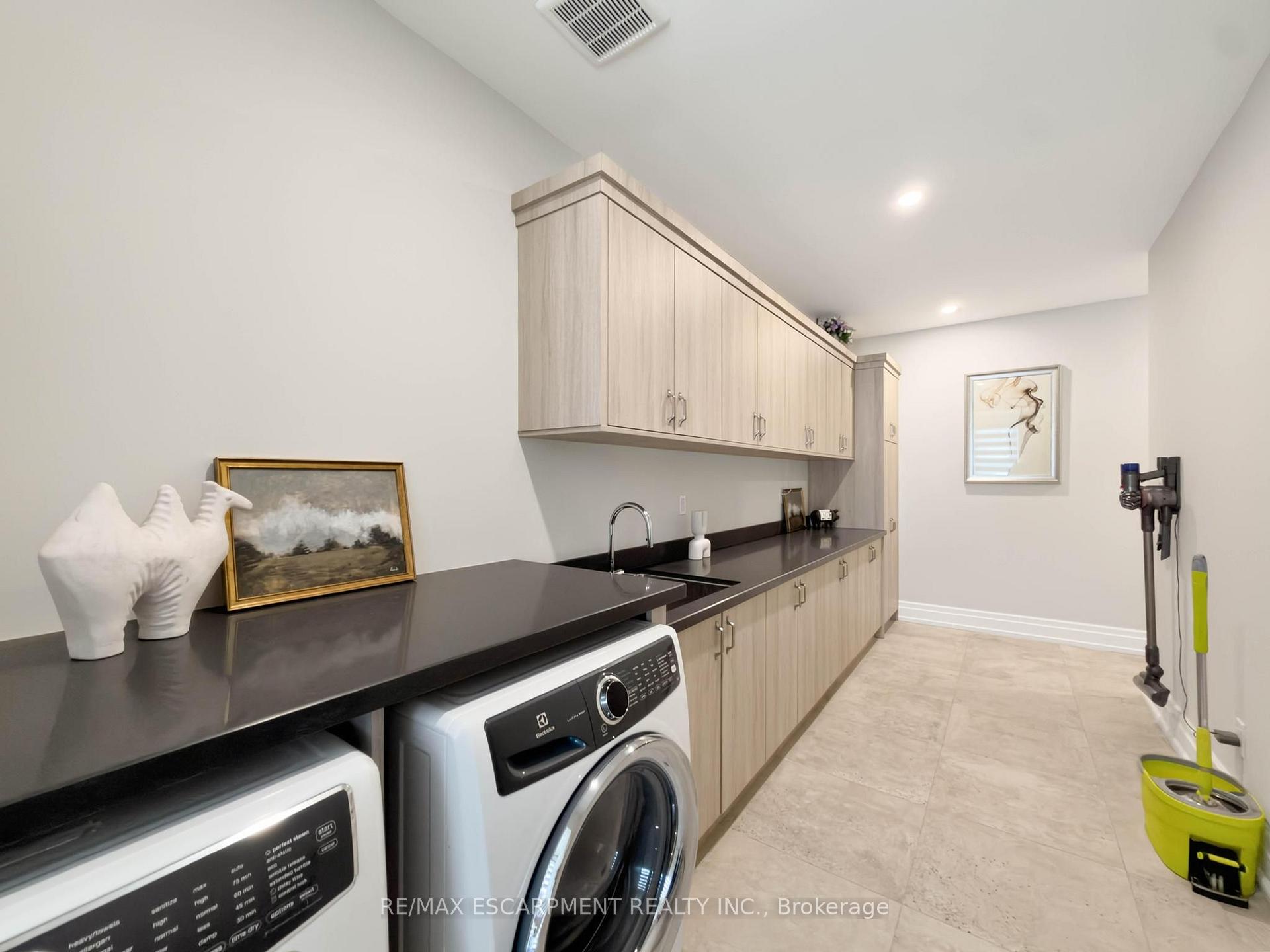 Photo 35 of 236 Poplar Drive, Burlington, Shoreacres — HOMEH