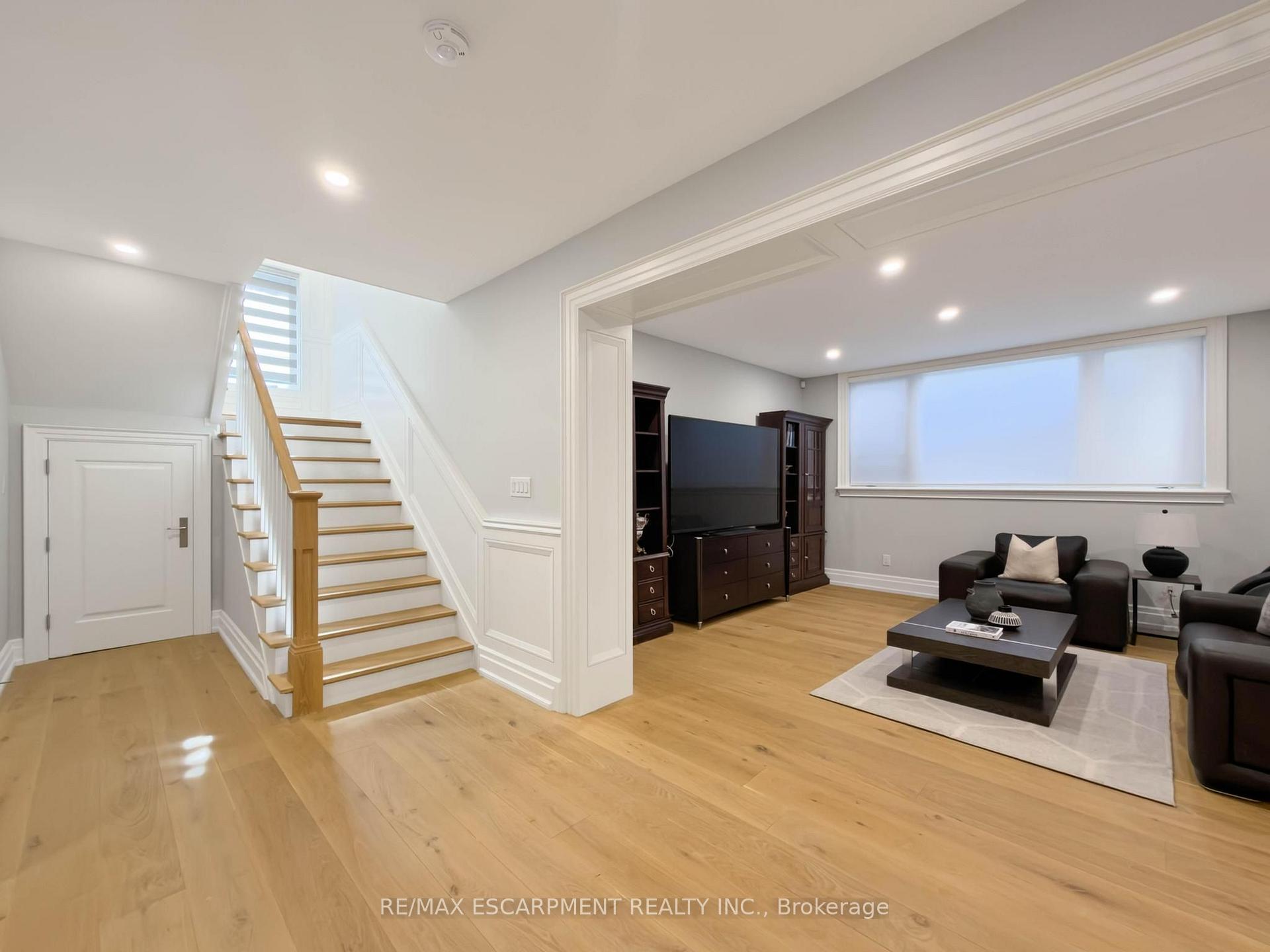 Photo 36 of 236 Poplar Drive, Burlington, Shoreacres — HOMEH